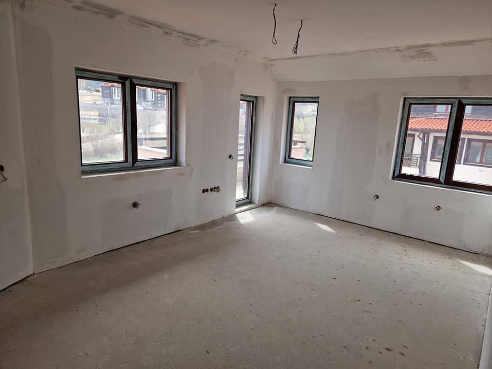 Изгоден тристаен апартамент за продажба с гледка към Пирин в Банско