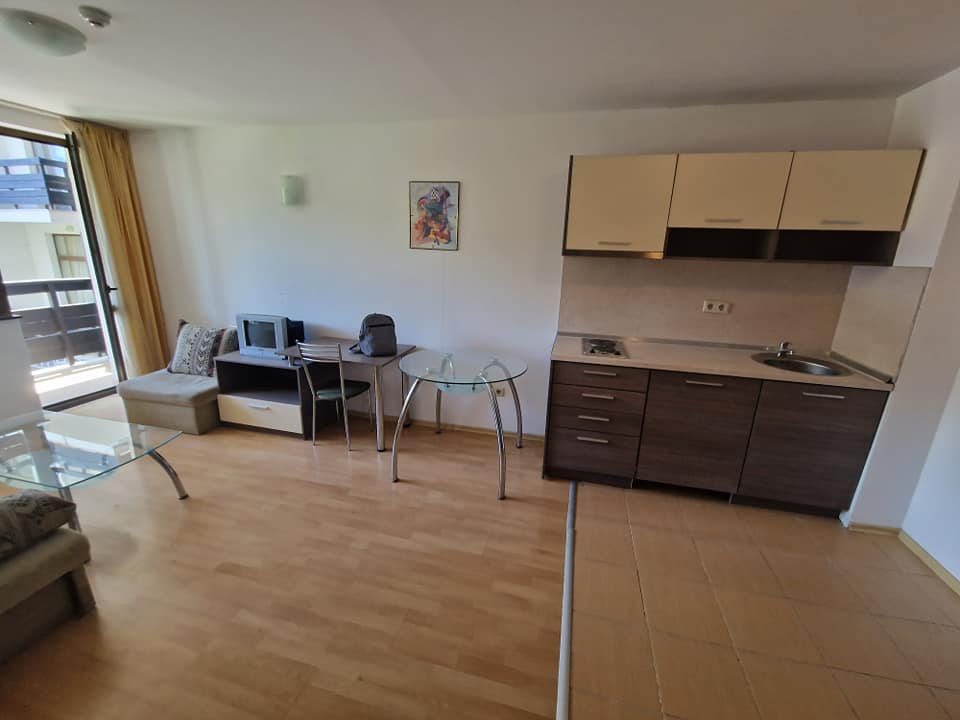 Банско: Обзаведен двустаен апартамент с южна тераса близо до ски лифта