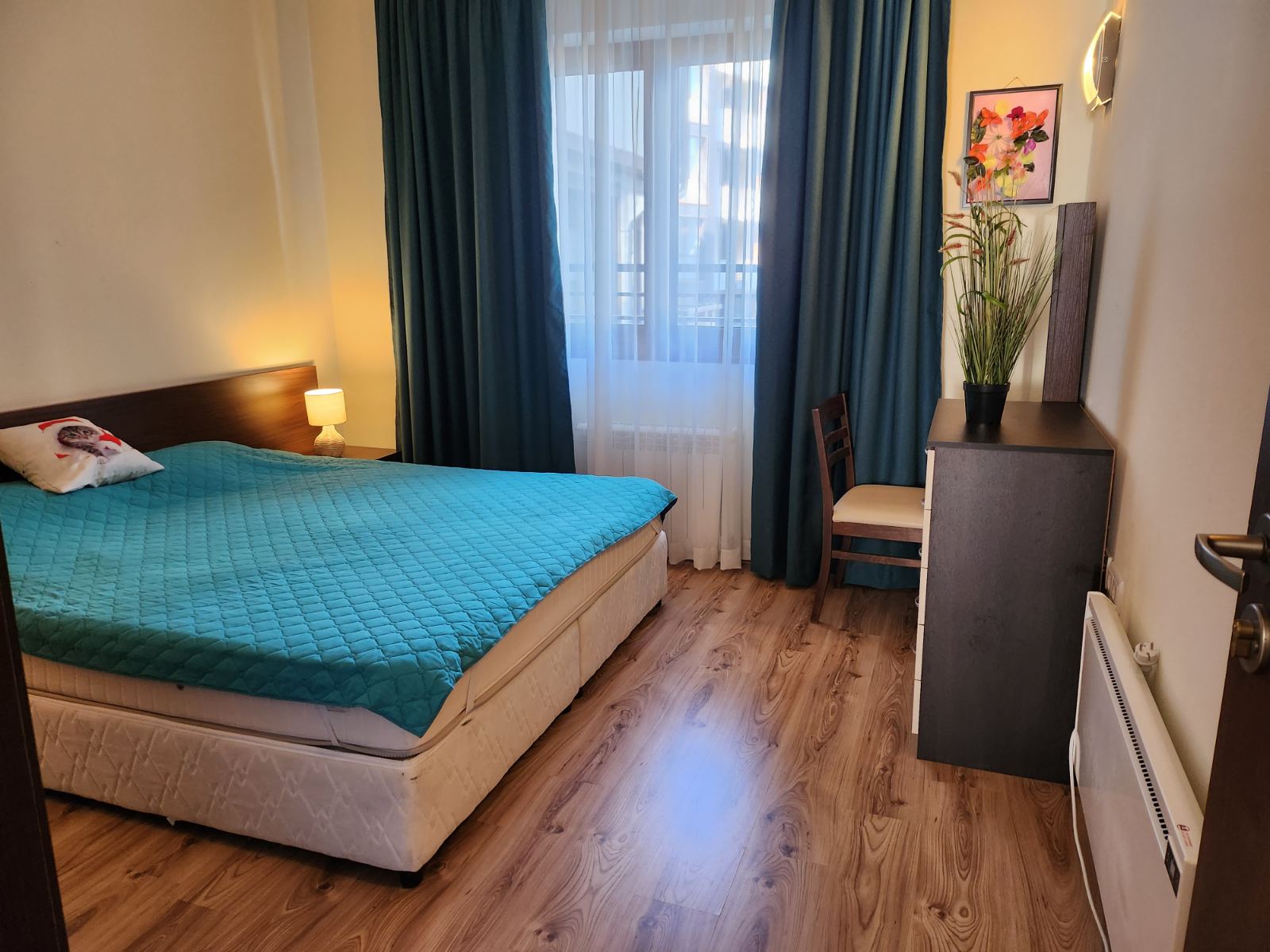 Тристаен апартамент с южно изложение за продажба в комплекс Мурите, до Pirin Golf