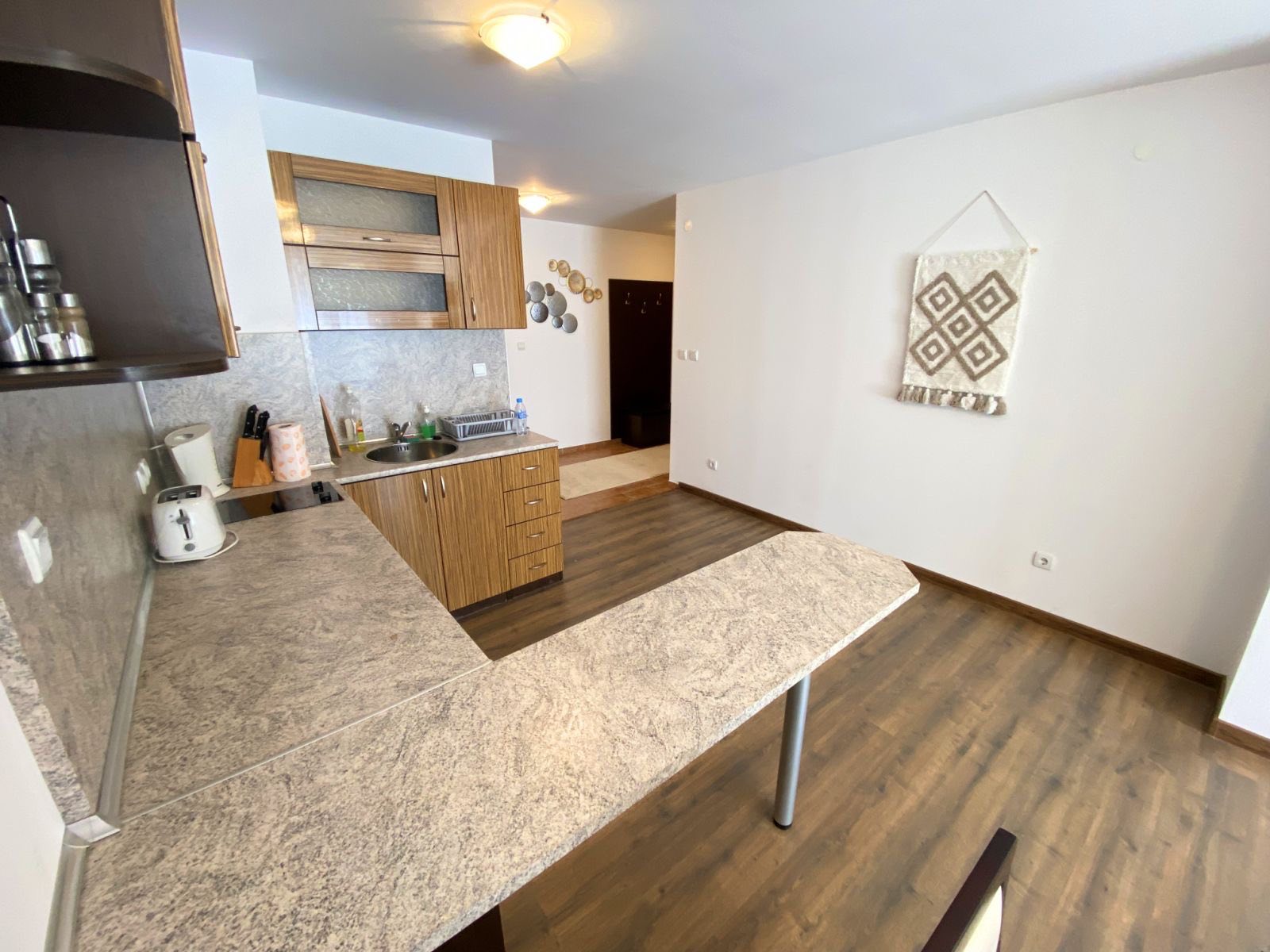 Банско: Изгоден двустаен апартамент за продажба до хотел White Lavina