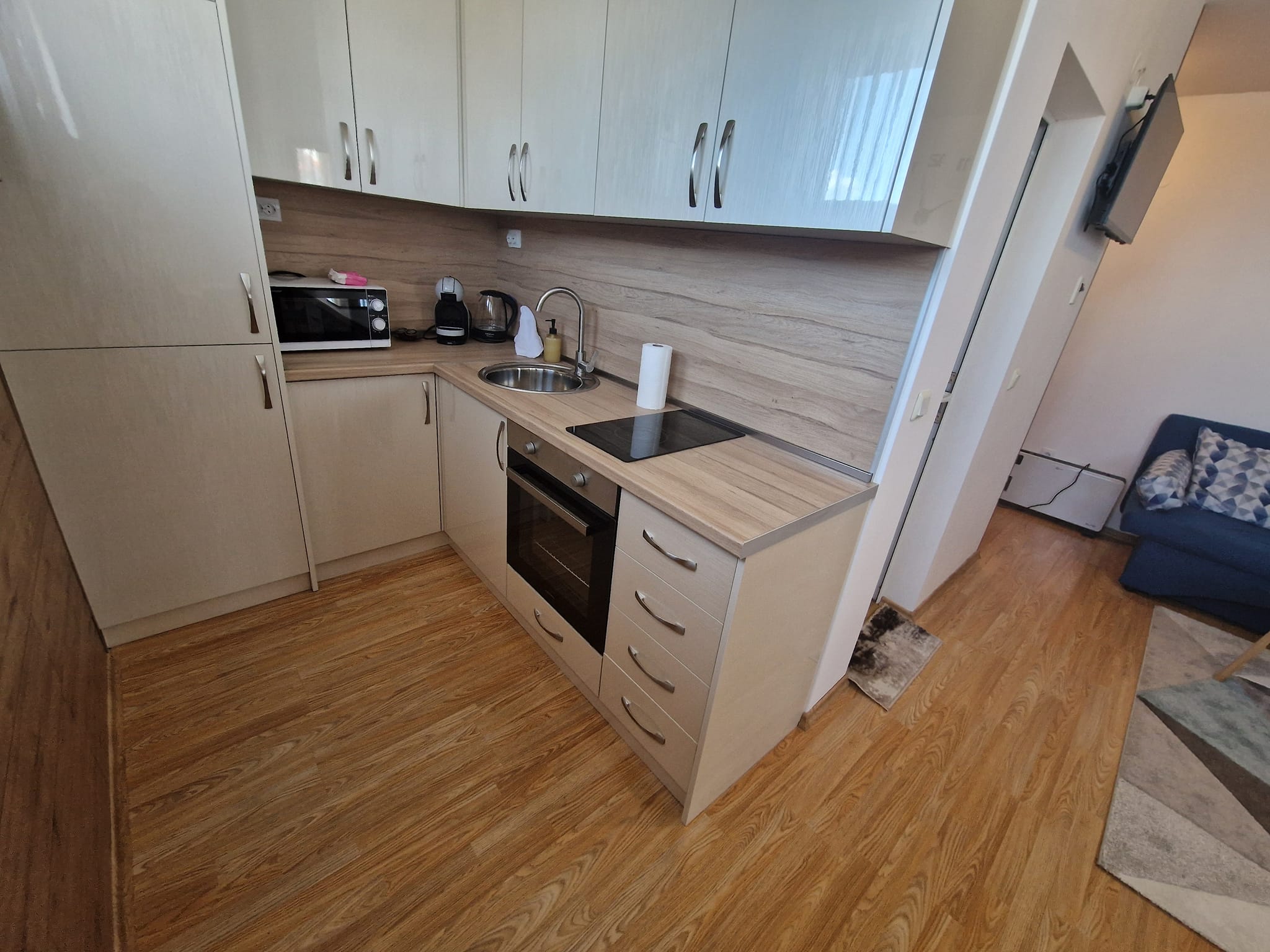 Просторен луксозно обзаведен двустаен апартамент с ниска такса поддръжка за продажба в Банско