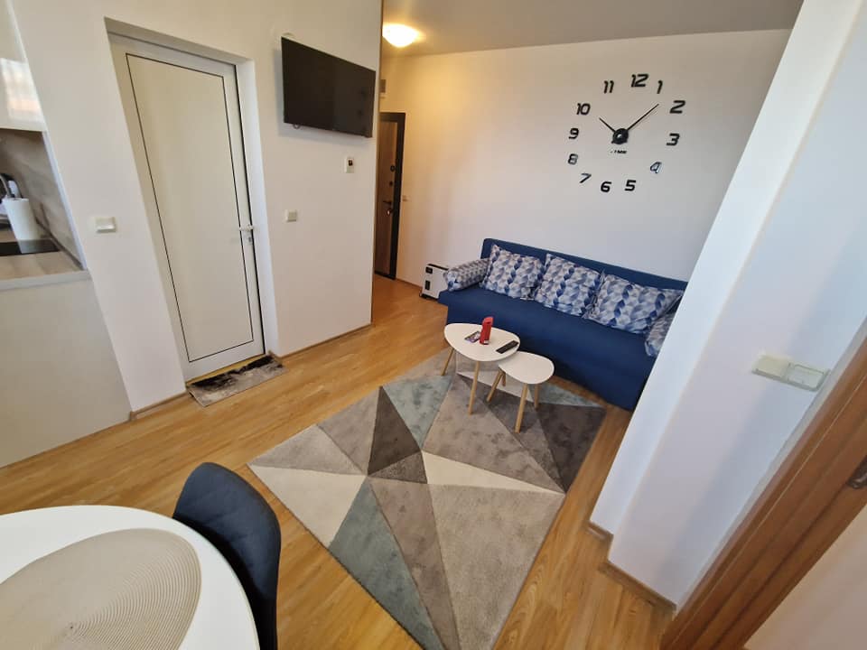 Просторен луксозно обзаведен двустаен апартамент с ниска такса поддръжка за продажба в Банско