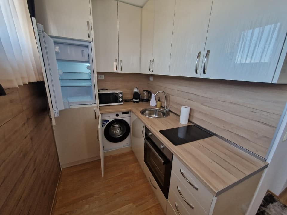 Просторен луксозно обзаведен двустаен апартамент с ниска такса поддръжка за продажба в Банско