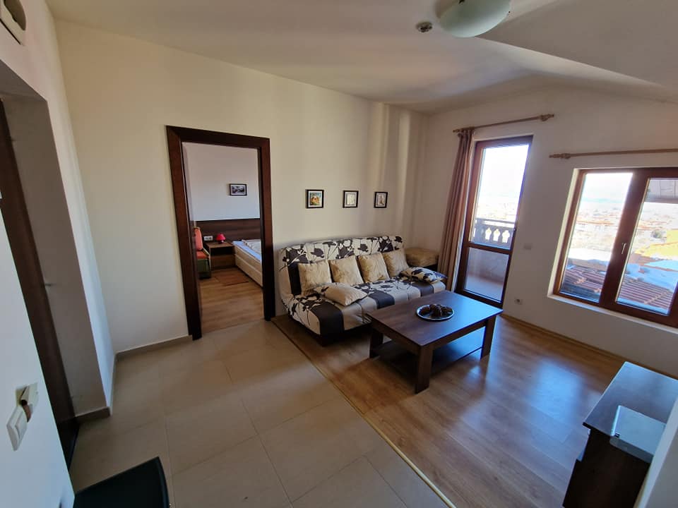 Банско: Oбзаведен двустаен апартамент за продажба