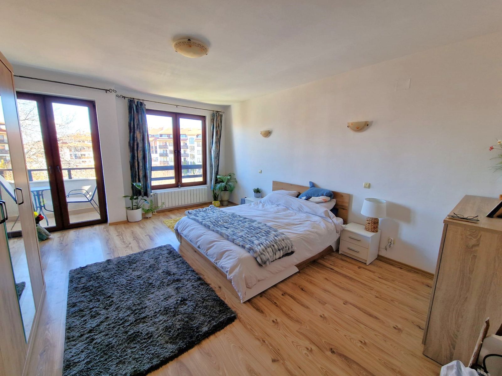 Модерен, уютен тристаен апартамент с ново обзавеждане и с фронтална гледка към Пирин планина