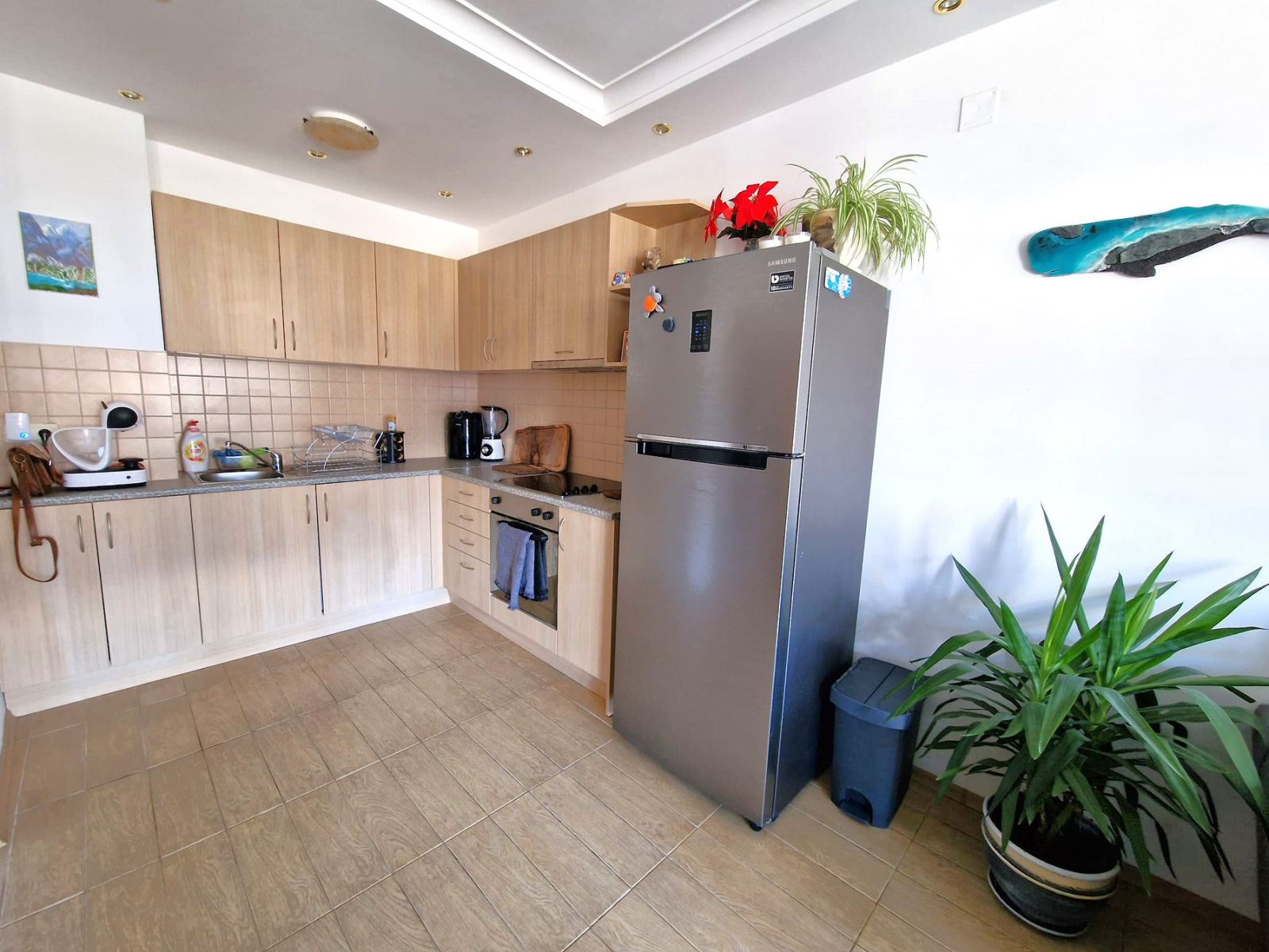 Модерен, уютен тристаен апартамент с ново обзавеждане и с фронтална гледка към Пирин планина