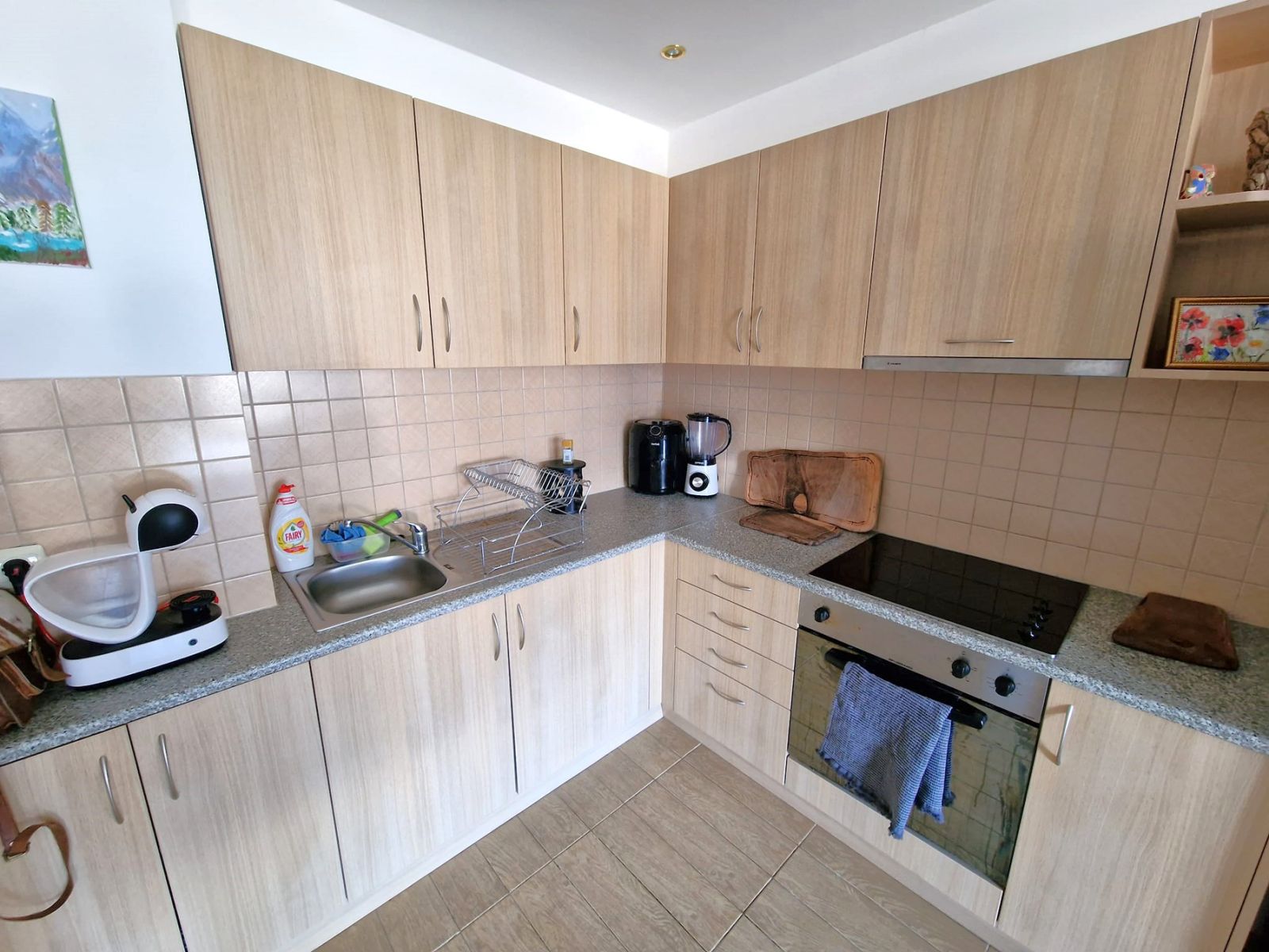 Модерен, уютен тристаен апартамент с ново обзавеждане и с фронтална гледка към Пирин планина