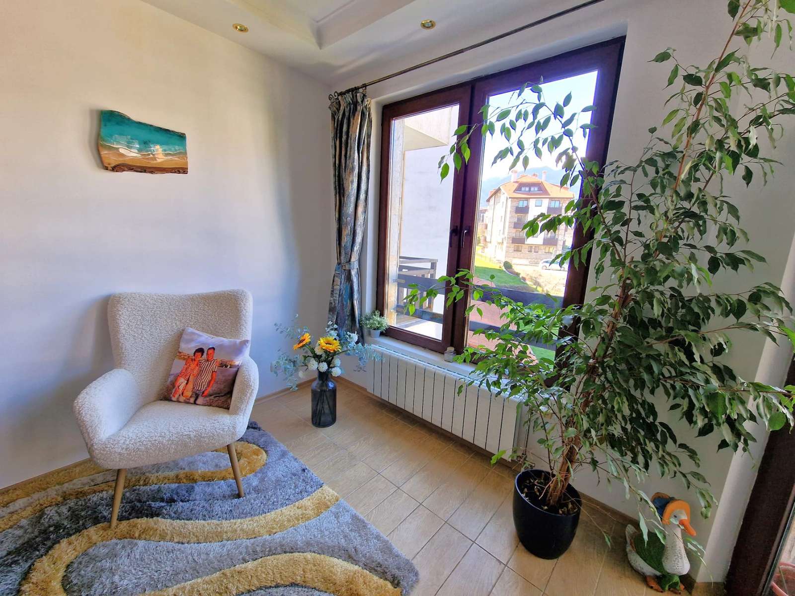 Модерен, уютен тристаен апартамент с ново обзавеждане и с фронтална гледка към Пирин планина