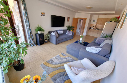 Модерен, уютен тристаен апартамент с ново обзавеждане и с фронтална гледка към Пирин планина