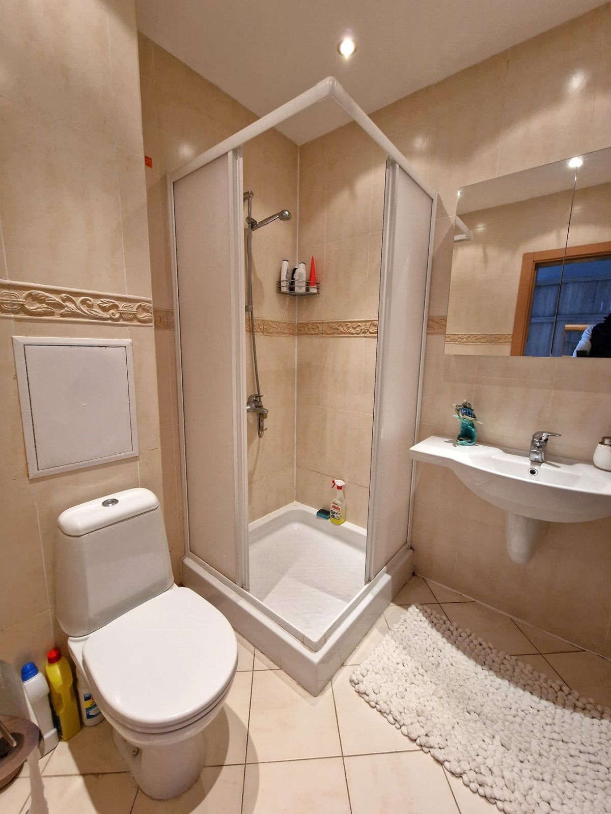 Модерен, уютен тристаен апартамент с ново обзавеждане и с фронтална гледка към Пирин планина