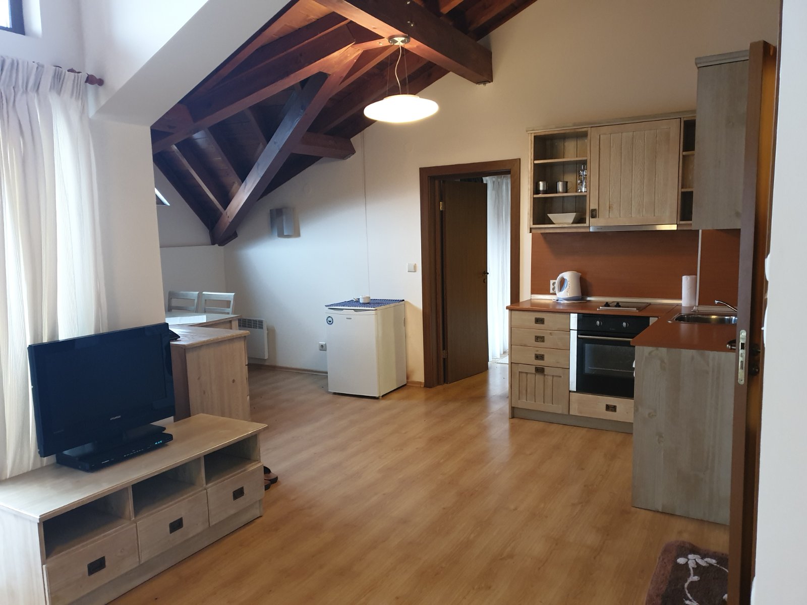 Пирин Голф & Кънтри Клуб за продажба: Просторен двустаен апартамент с красива гледка към Голф игрището