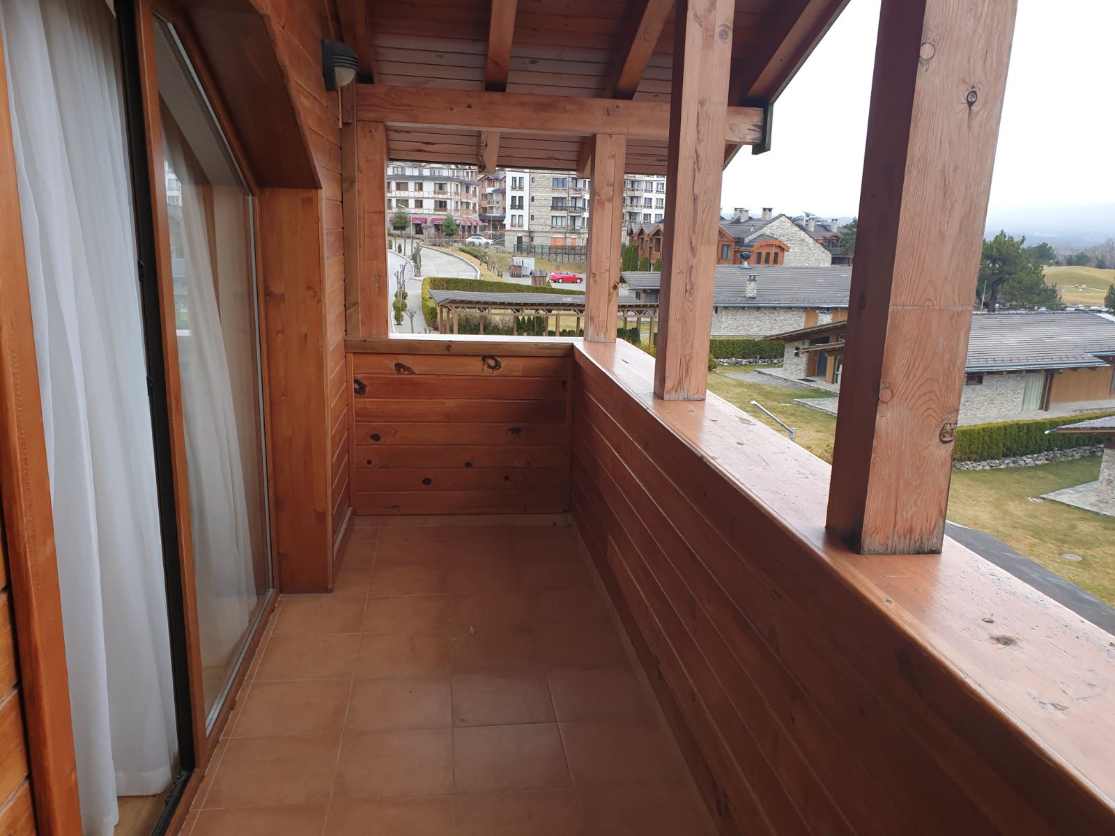 Пирин Голф & Кънтри Клуб за продажба: Просторен двустаен апартамент с красива гледка към Голф игрището