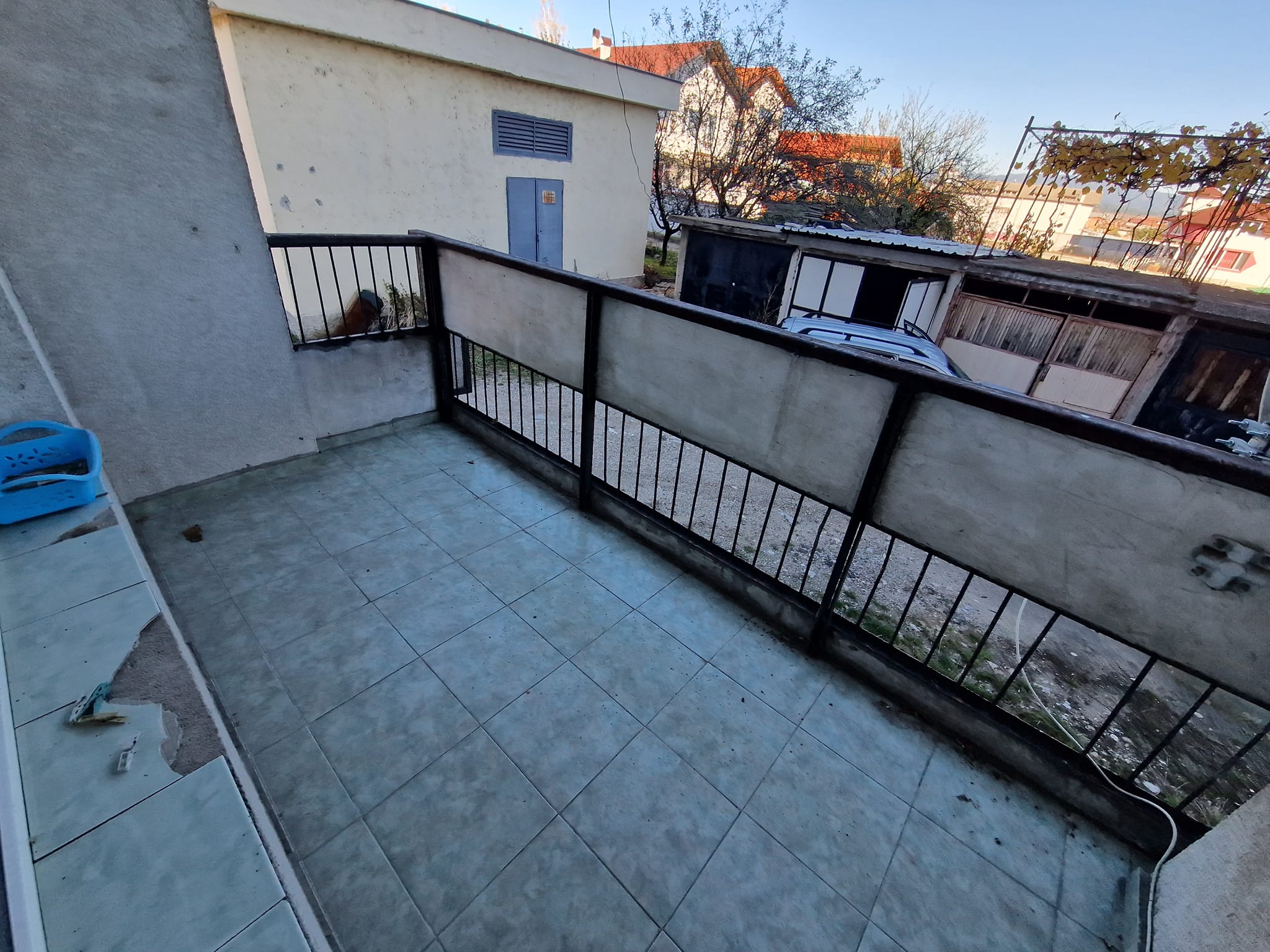 За продажба в Разлог: Просторен многостаен апартамент с две тераси