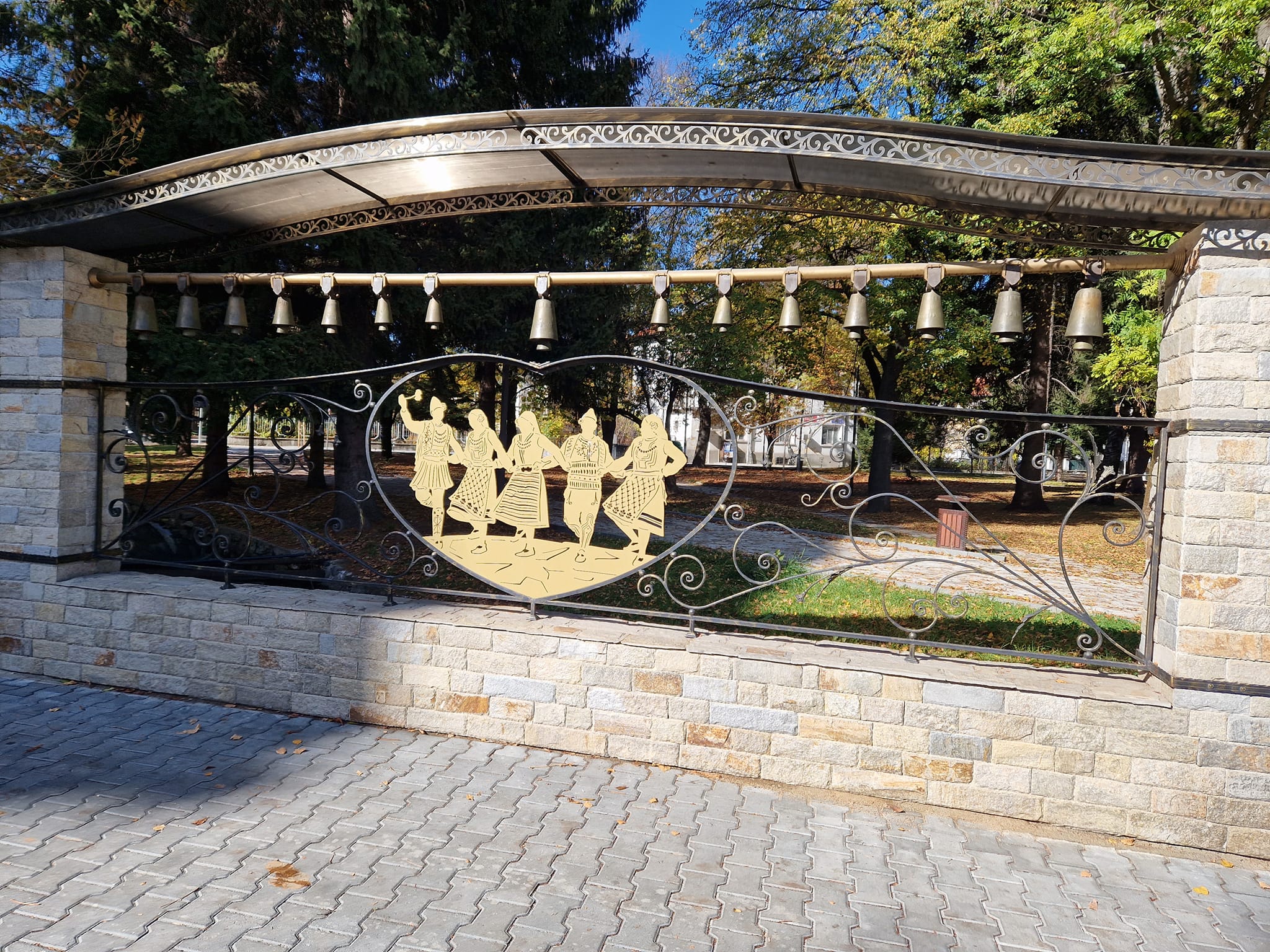 За продажба в Разлог: Просторен многостаен апартамент с две тераси