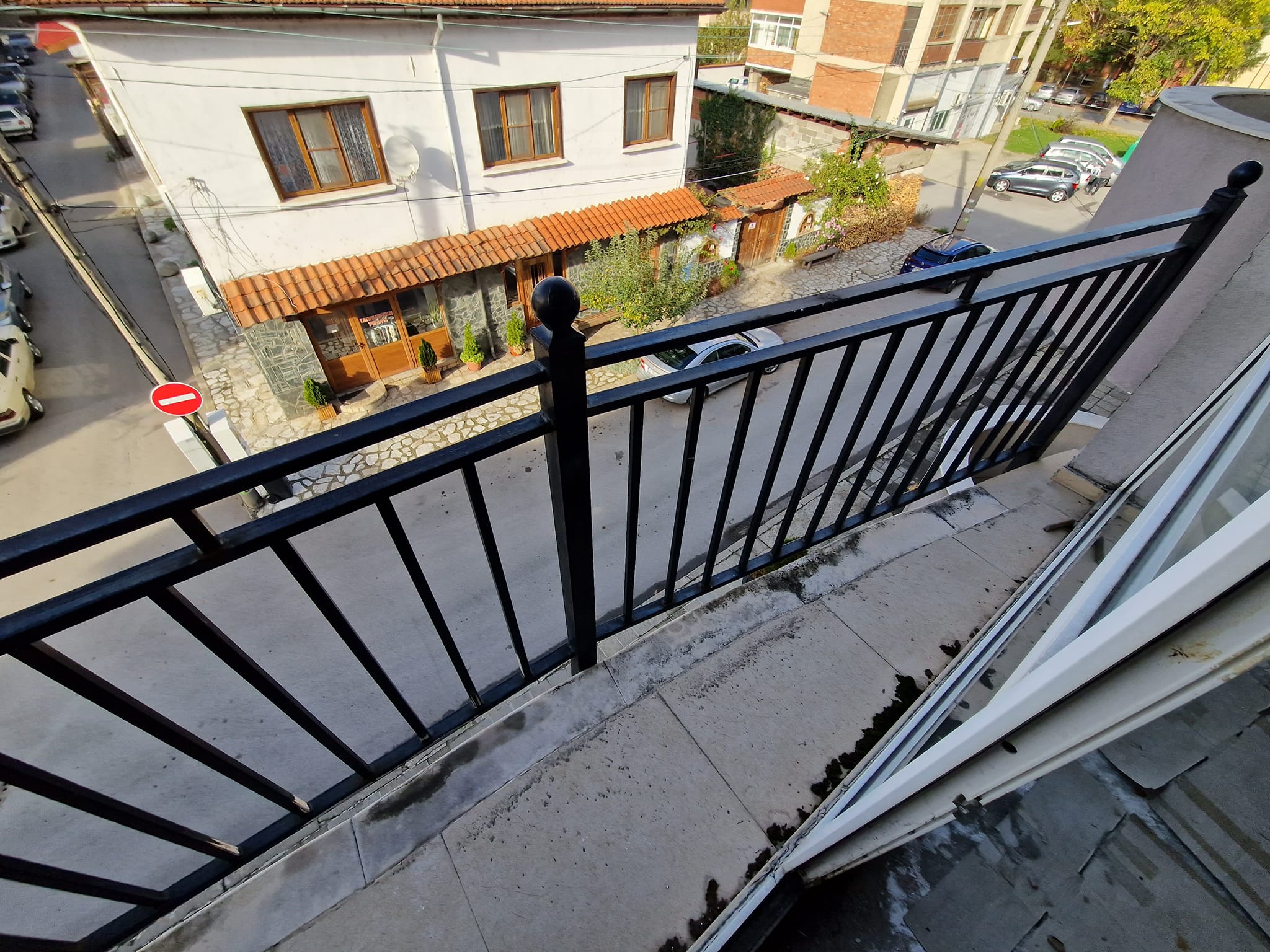 Просторен тристаен апартамент в идеален център на град Разлог