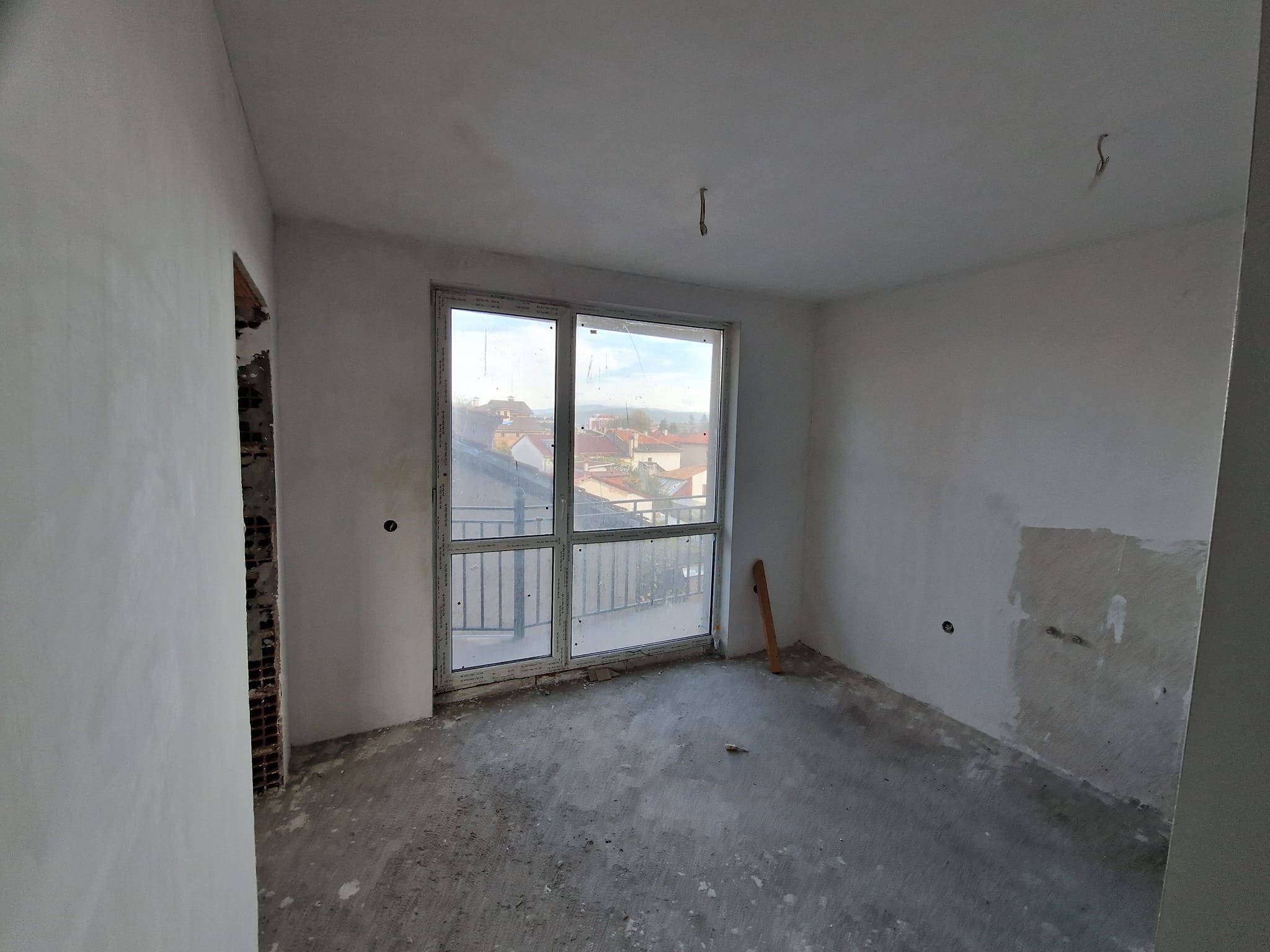 Просторен тристаен апартамент в идеален център на град Разлог