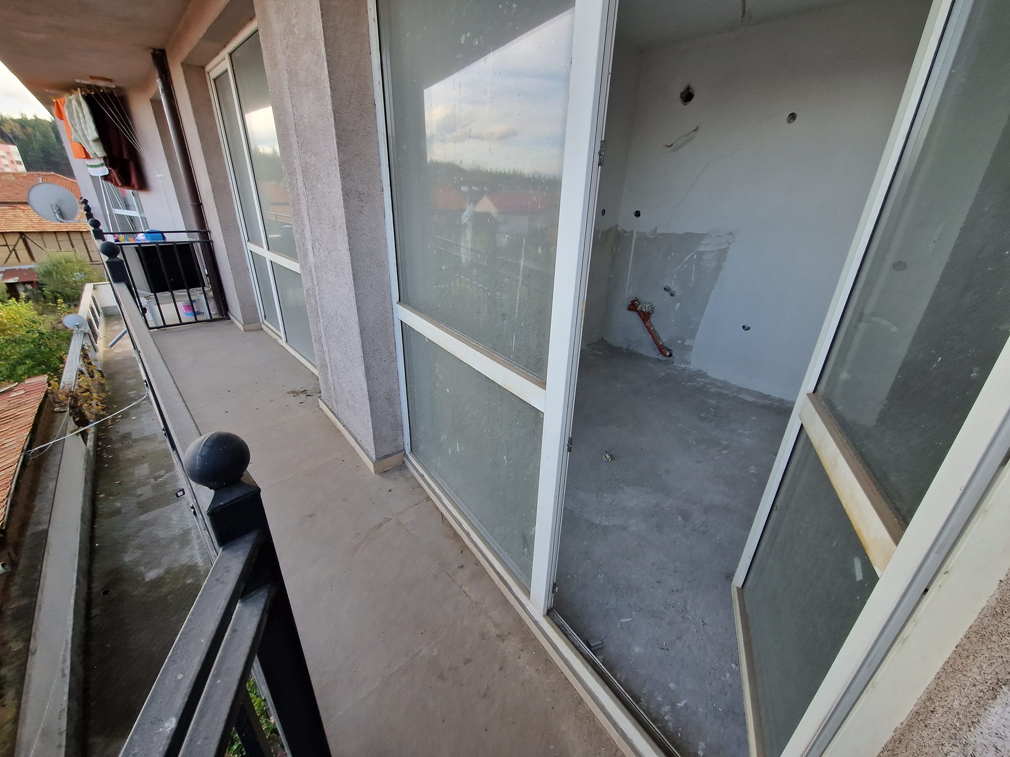 Просторен тристаен апартамент в идеален център на град Разлог