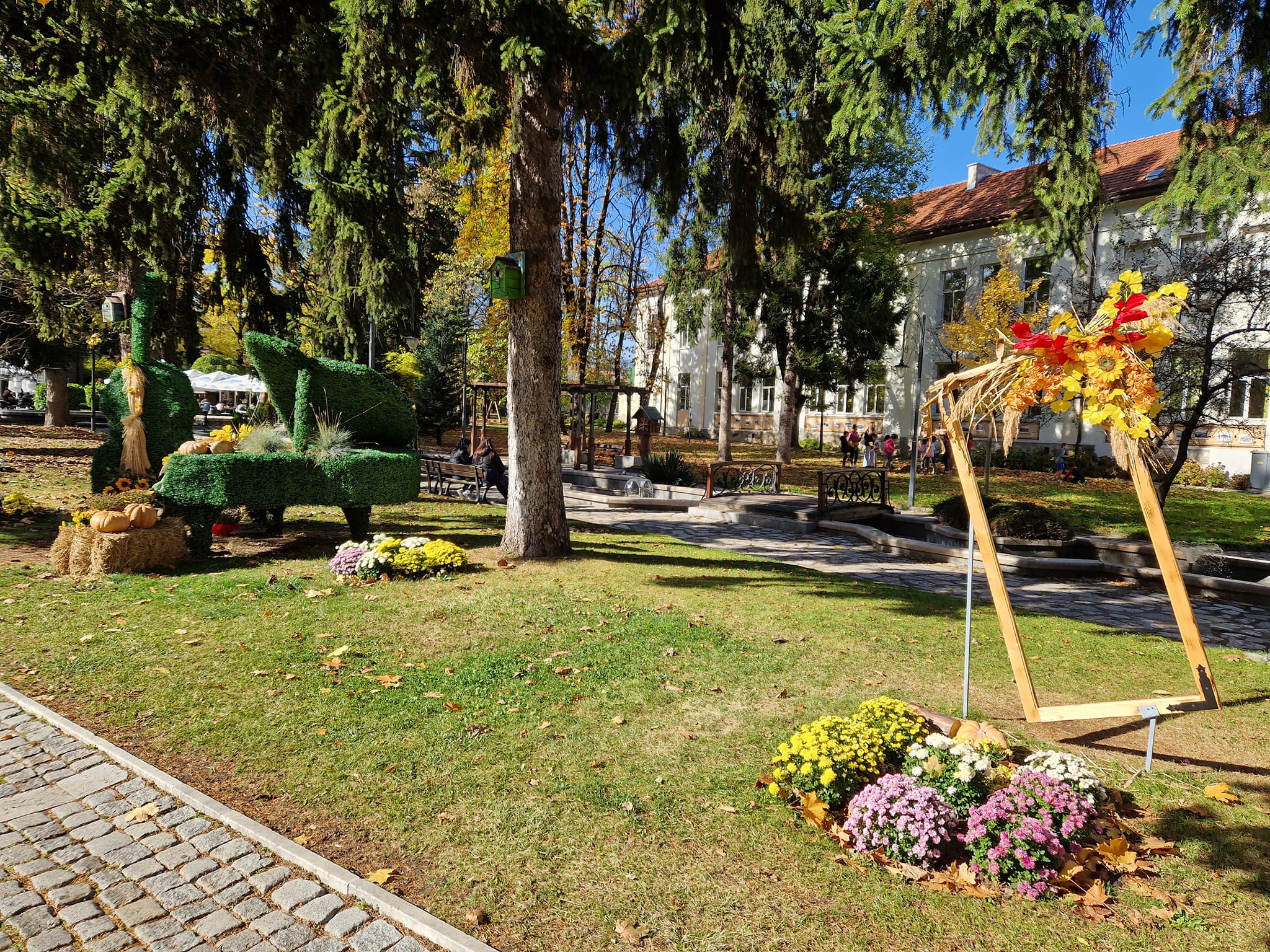 Просторен тристаен апартамент в идеален център на град Разлог