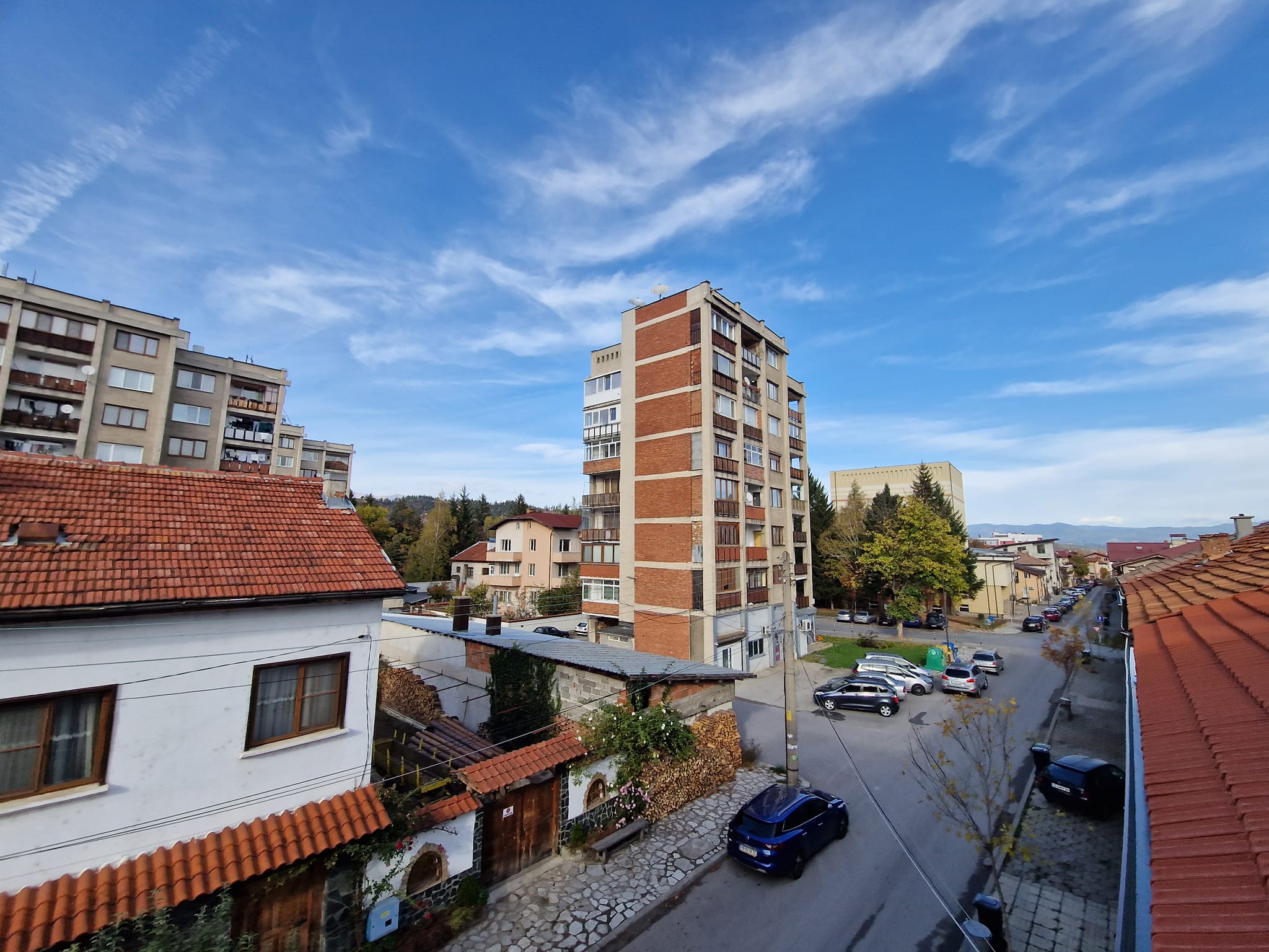 Просторен тристаен апартамент в идеален център на град Разлог