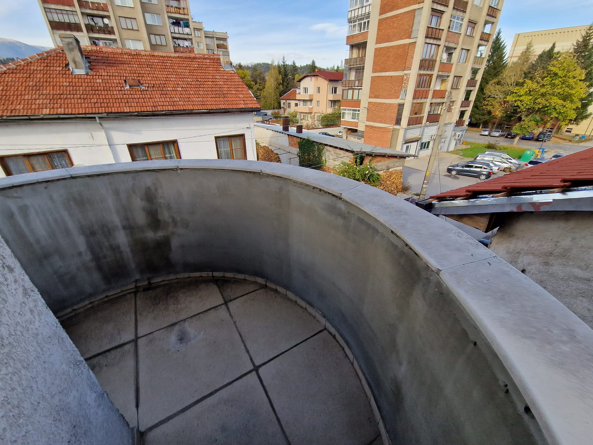 Просторен тристаен апартамент в идеален център на град Разлог