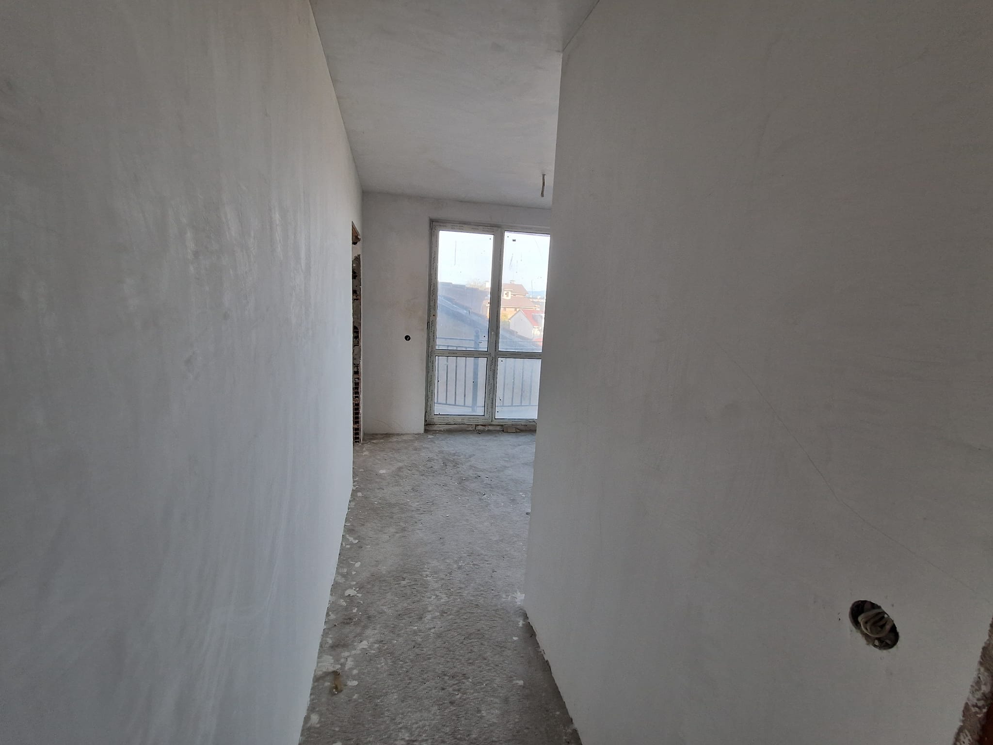 Просторен тристаен апартамент в идеален център на град Разлог