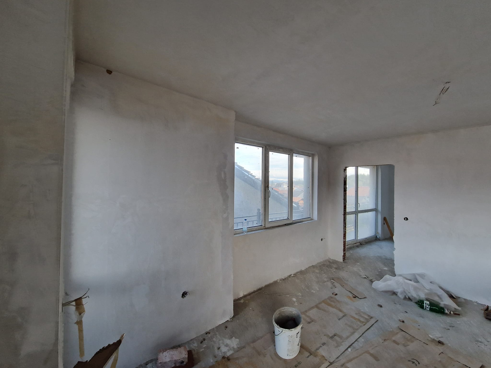 Просторен тристаен апартамент в идеален център на град Разлог