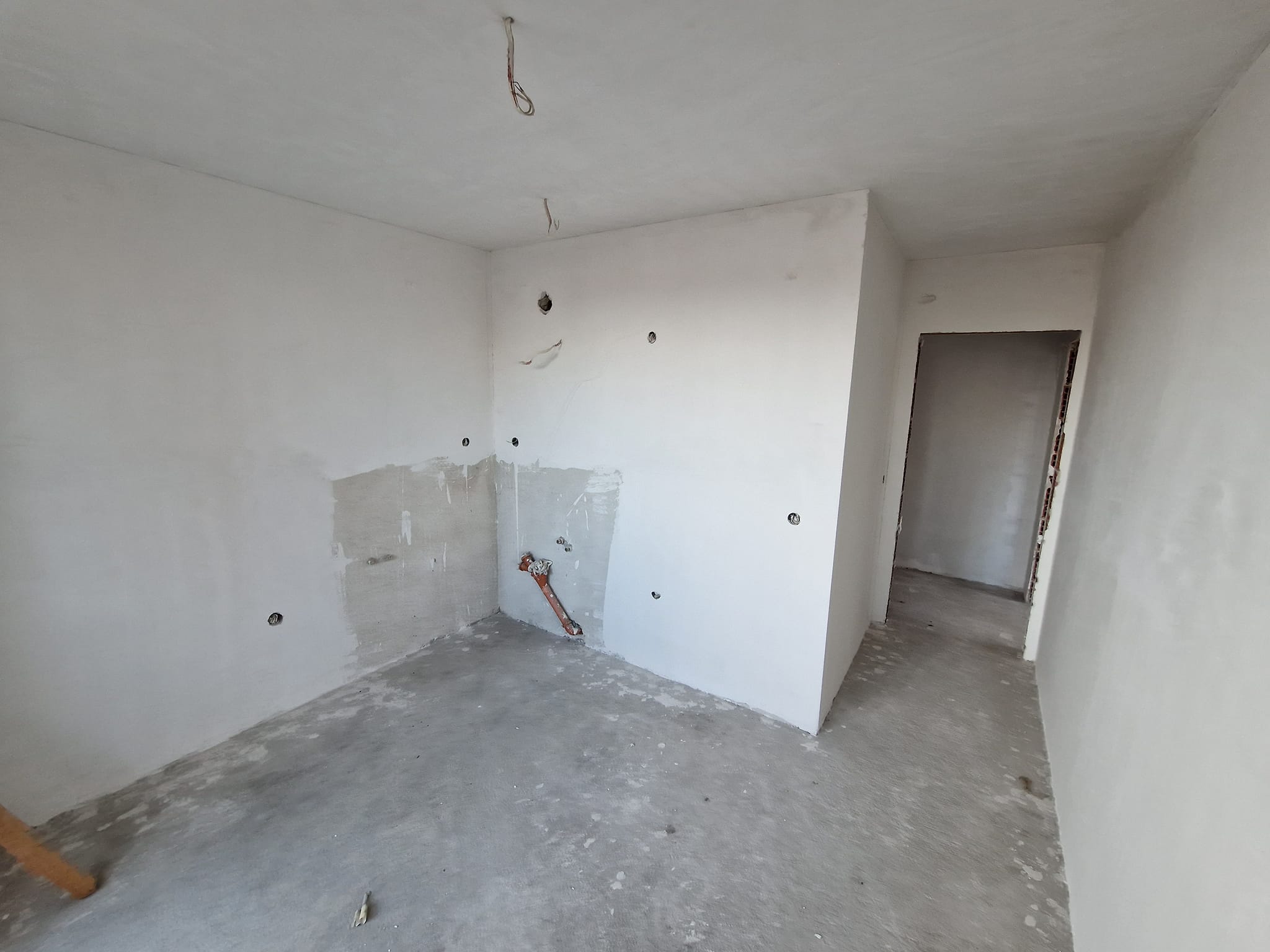 Просторен тристаен апартамент в идеален център на град Разлог