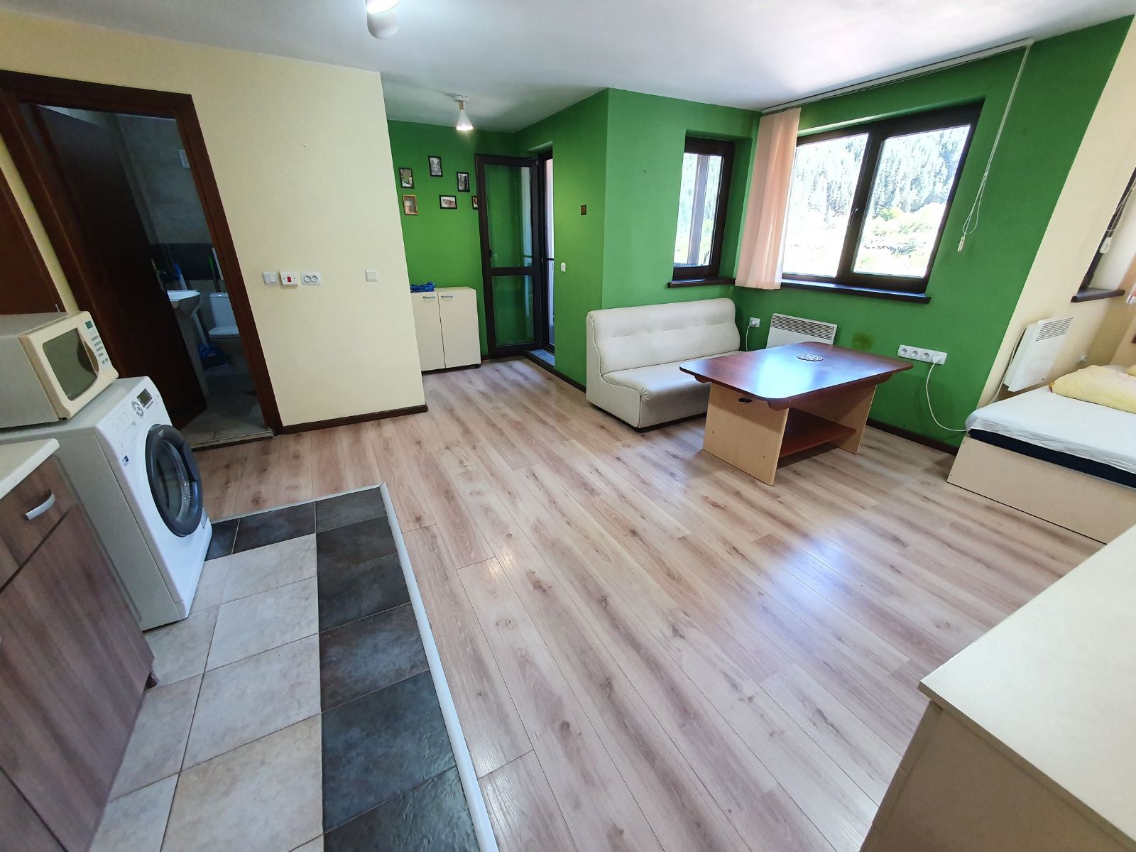 Обзаведен едностаен апартамент с гледка към връх Тодорка и Грийн Лайф, Банско