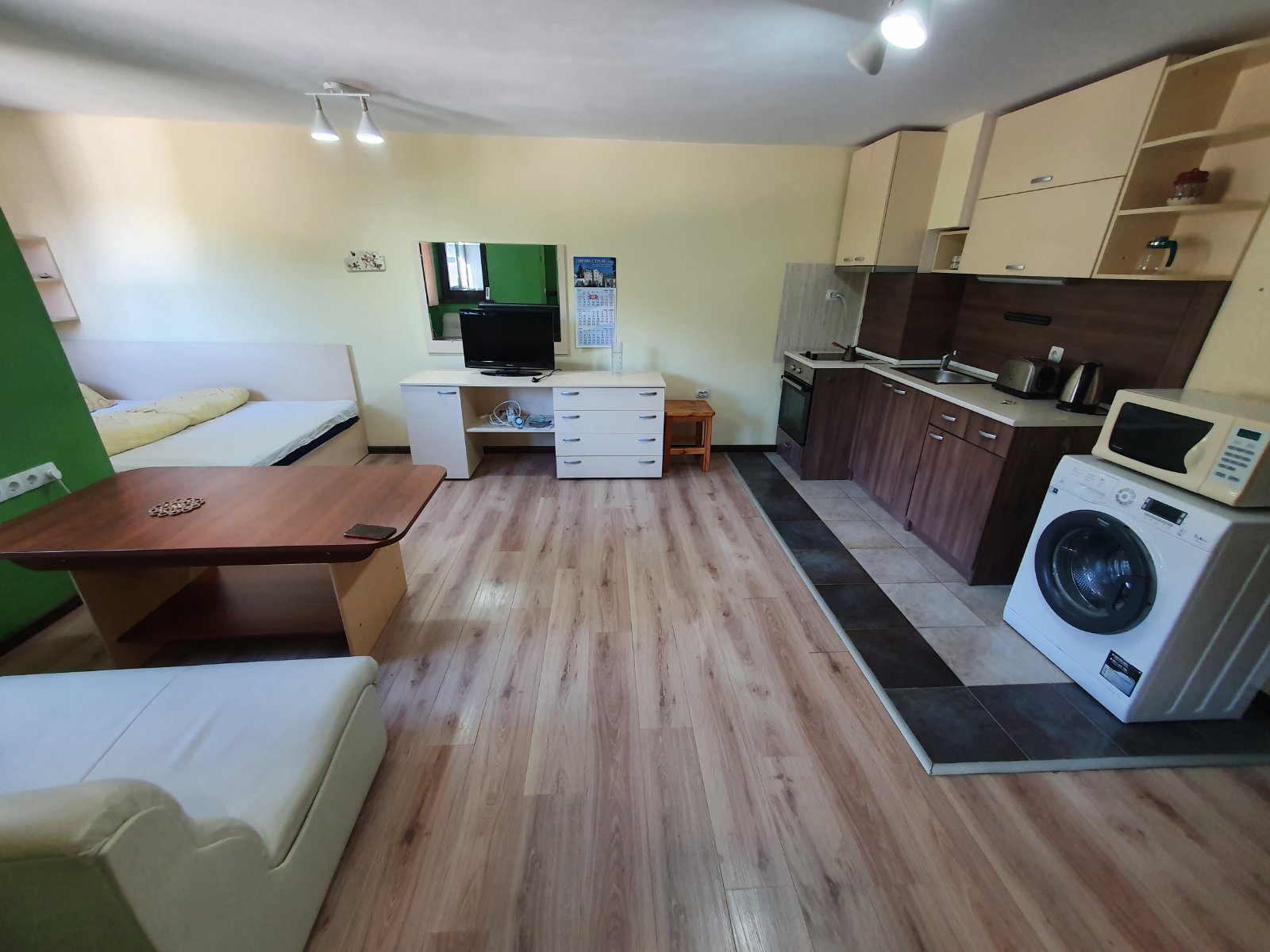 Обзаведен едностаен апартамент с гледка към връх Тодорка и Грийн Лайф, Банско