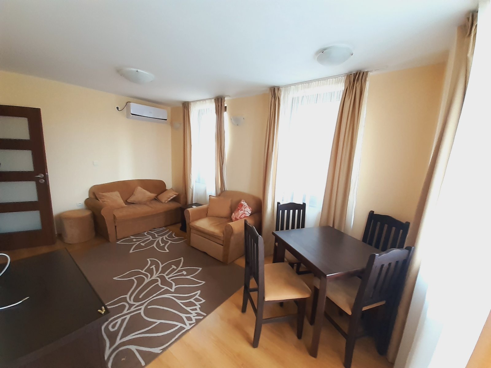 Тристаен апартамент с прекрасна панорамна гледка към Пирин планина