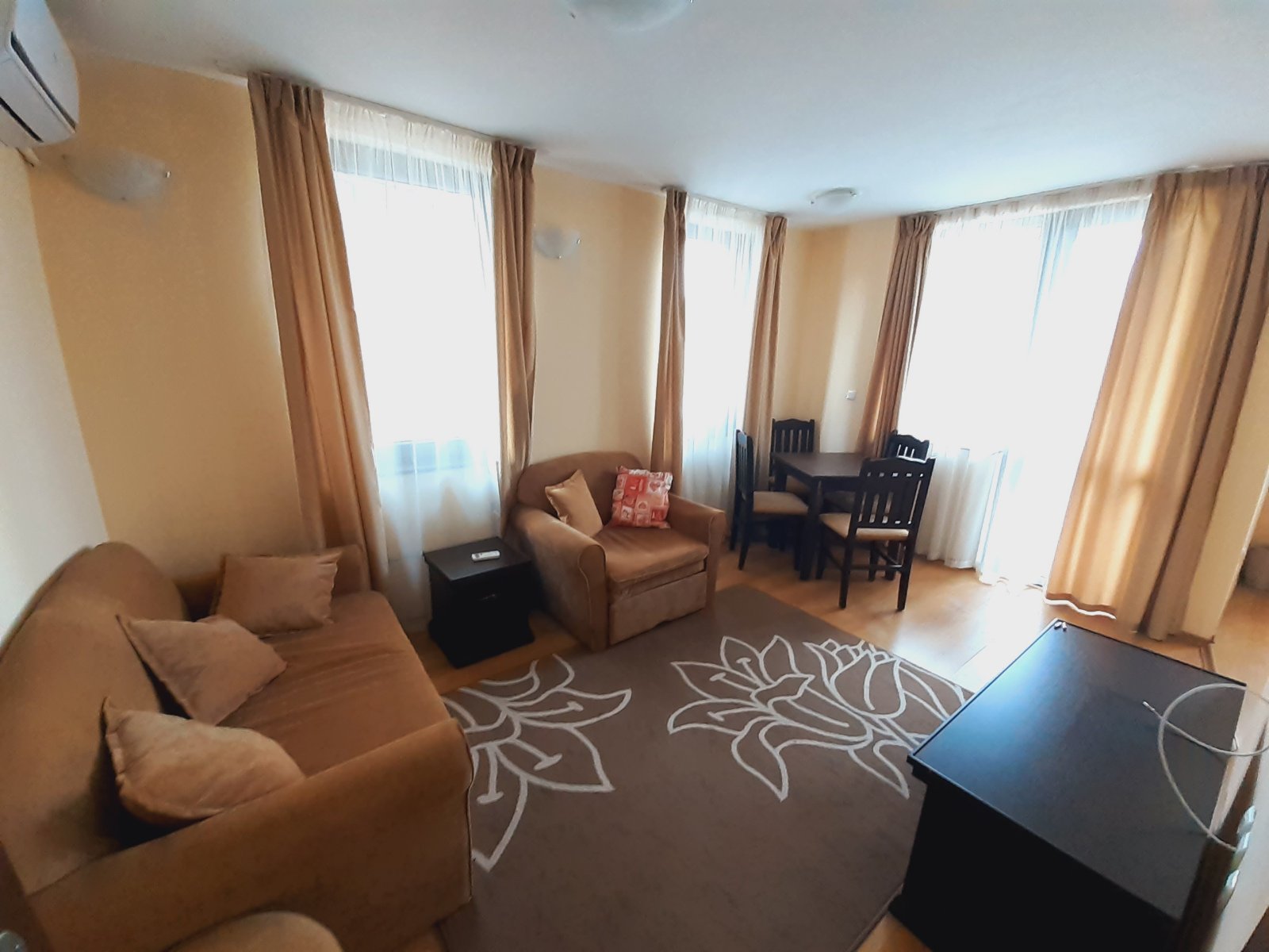 Тристаен апартамент с прекрасна панорамна гледка към Пирин планина