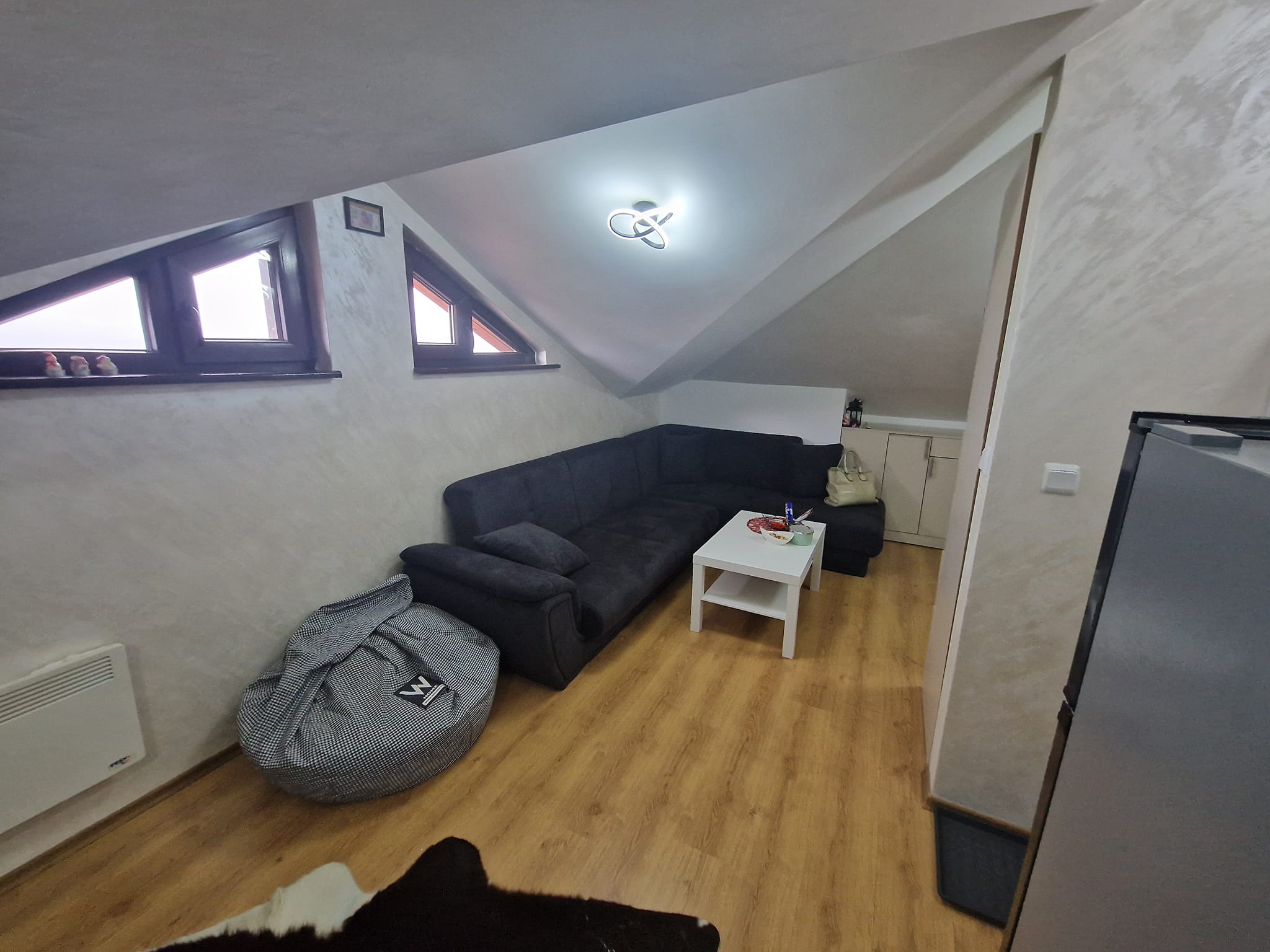 Малък модерно обзаведен двустаен апартамент за продажба на изгодна цена