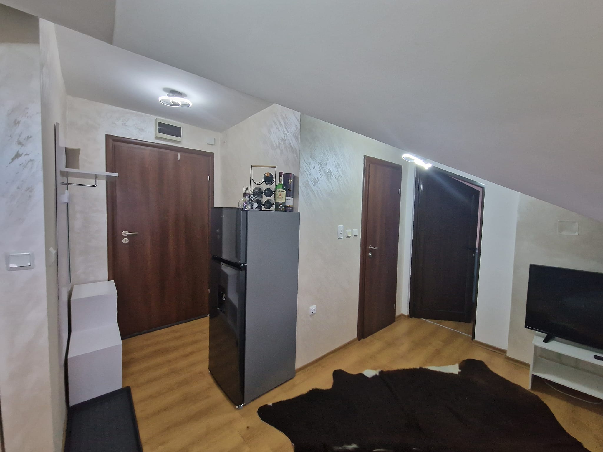 Малък модерно обзаведен двустаен апартамент за продажба на изгодна цена