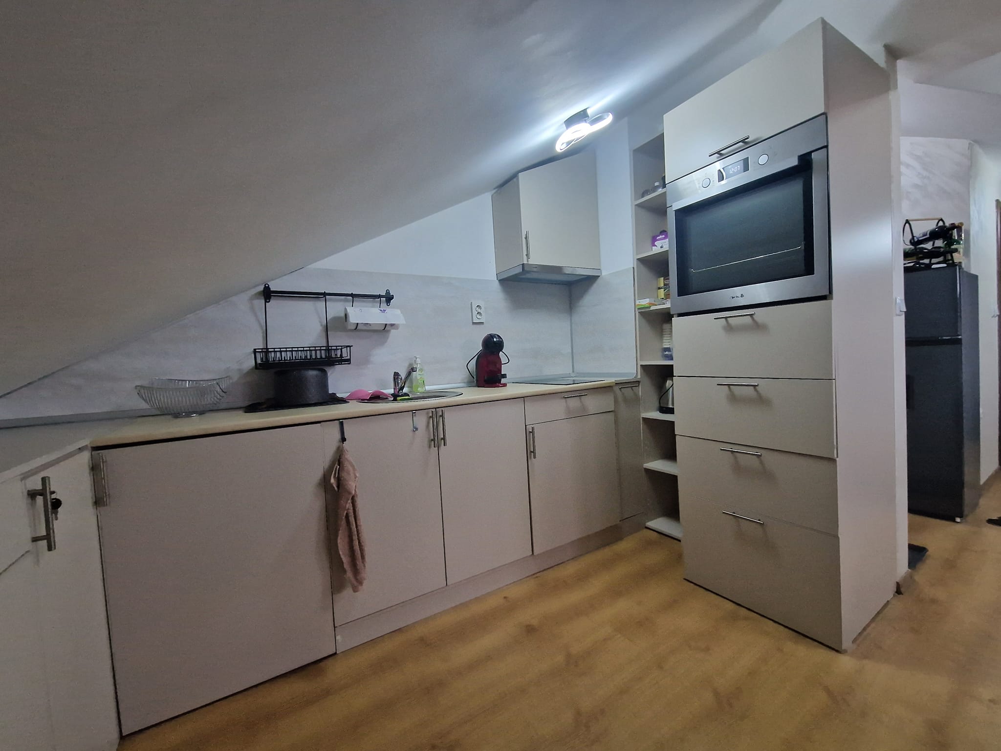 Малък модерно обзаведен двустаен апартамент за продажба на изгодна цена