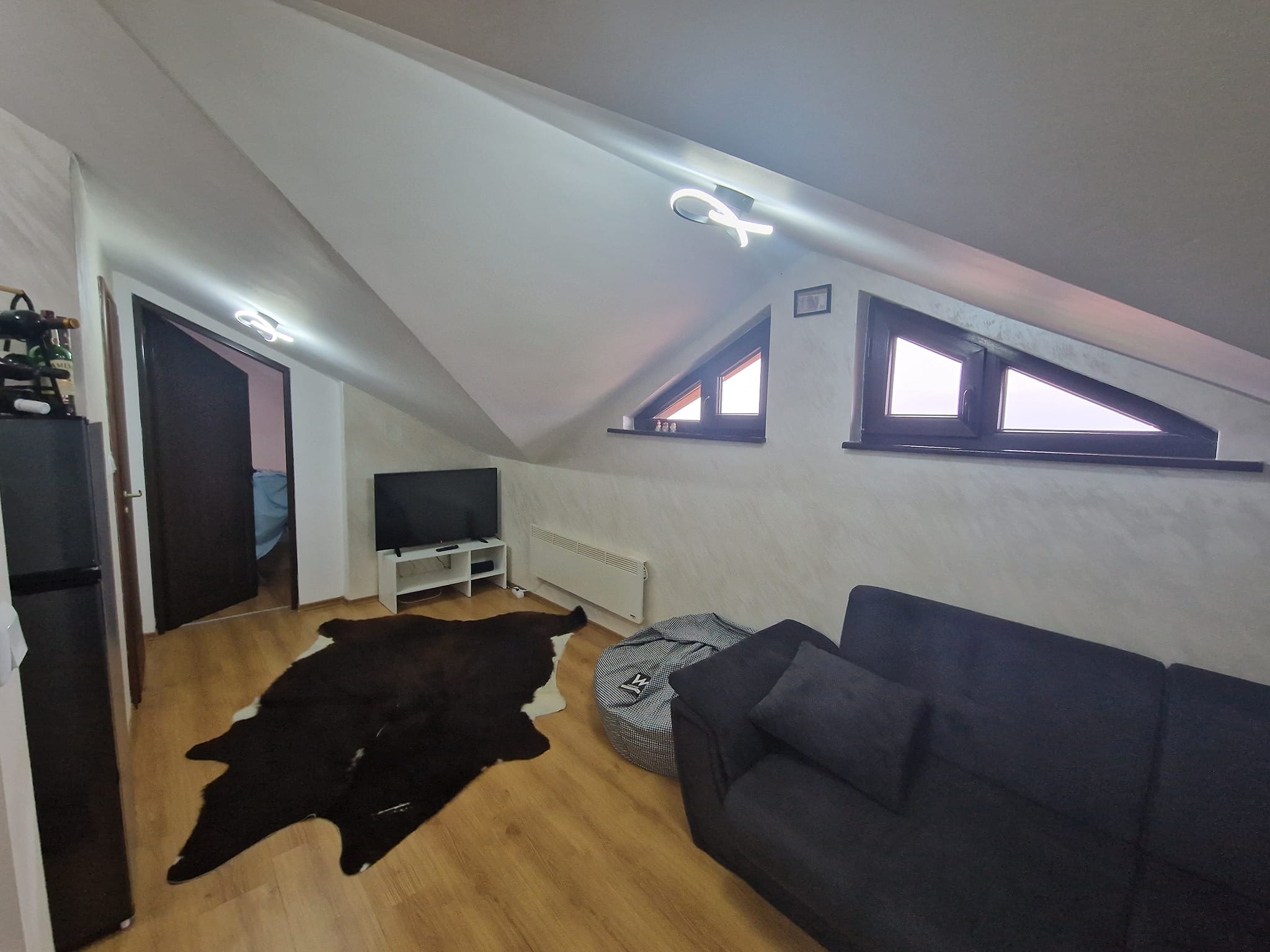 Малък модерно обзаведен двустаен апартамент за продажба на изгодна цена