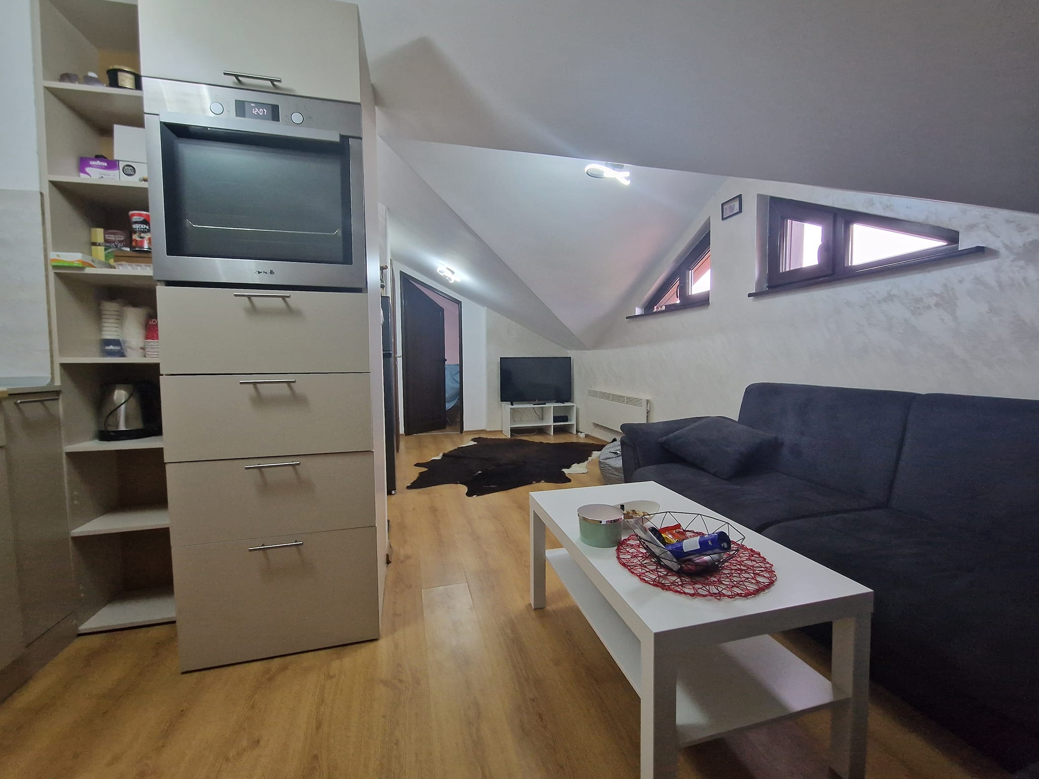 Малък модерно обзаведен двустаен апартамент за продажба на изгодна цена