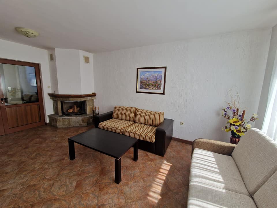 Двустаен обзаведен апартамент с инсталация за самостоятелно парно за продажба в Банско