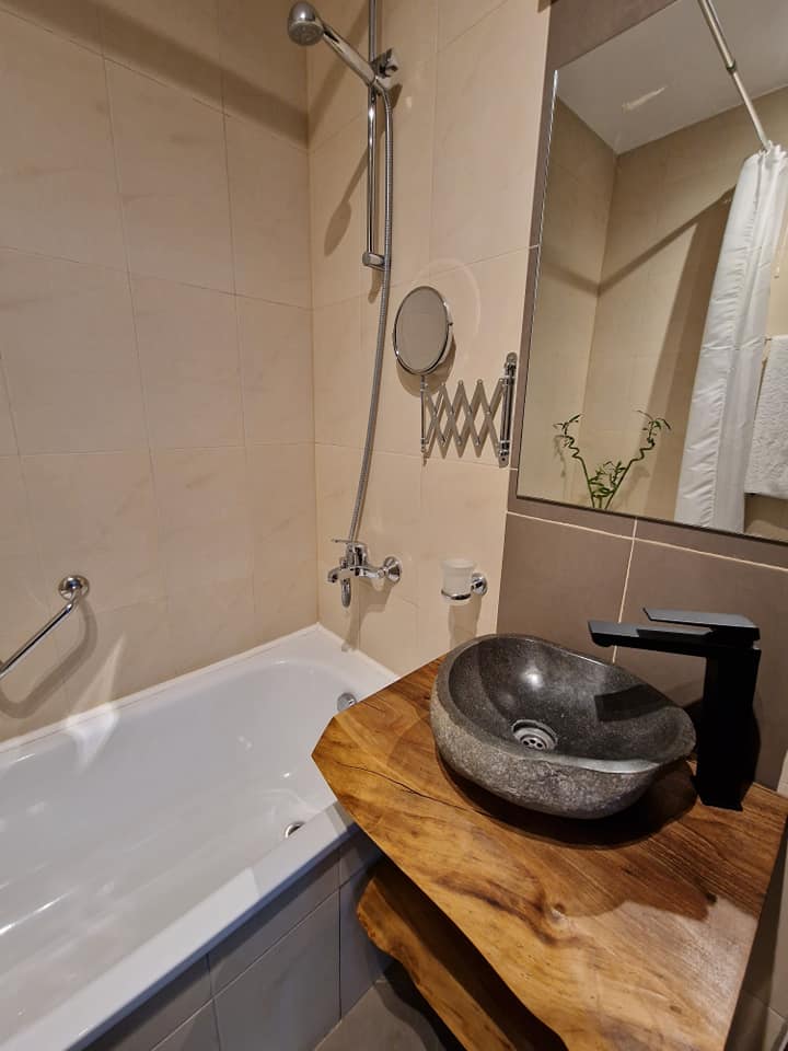 Уникален апартамент в сграда St.Johns Hill с фронтална гледка към Пирин планина