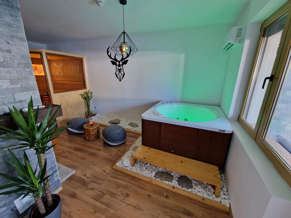 Уникален апартамент в сграда St.Johns Hill с фронтална гледка към Пирин планина