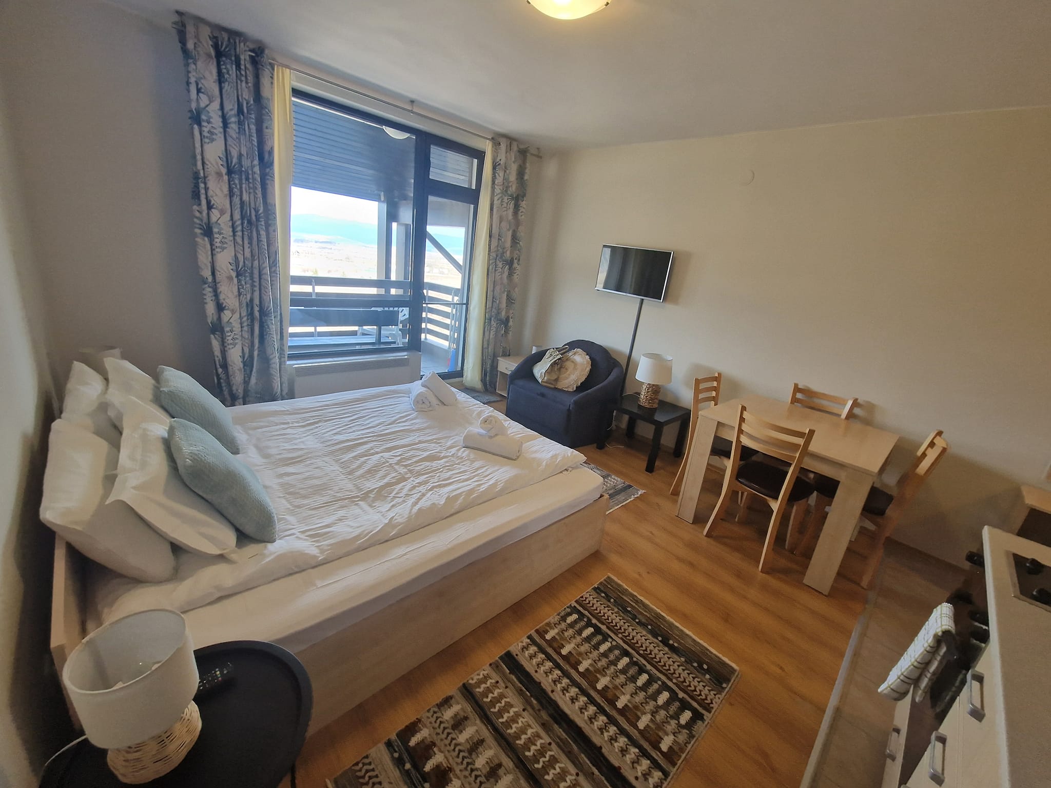 Уютно студио с тераса за продажба в Аспен голф, район Разлог