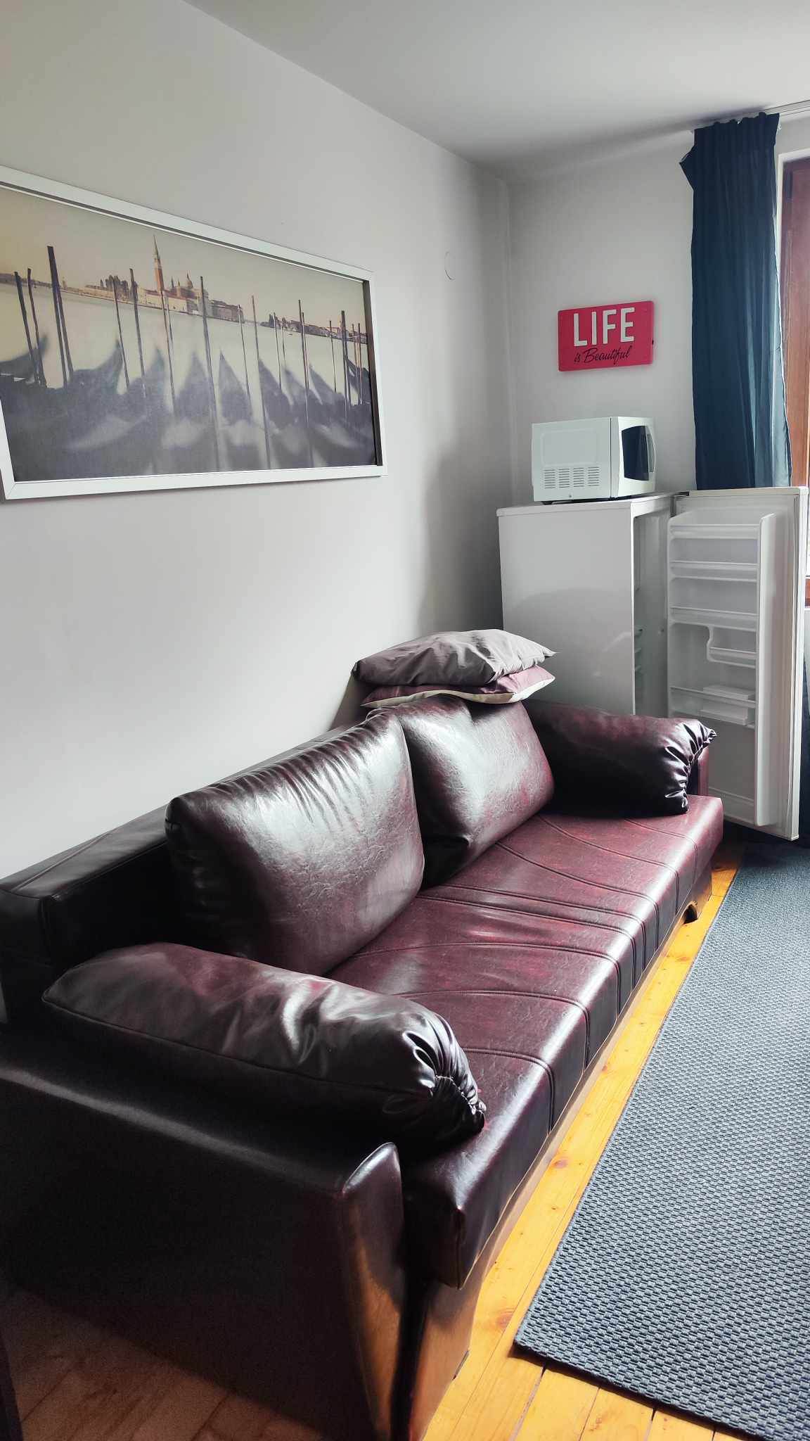 Просторно обзаведено студио с южна тераса за продажба в Банско