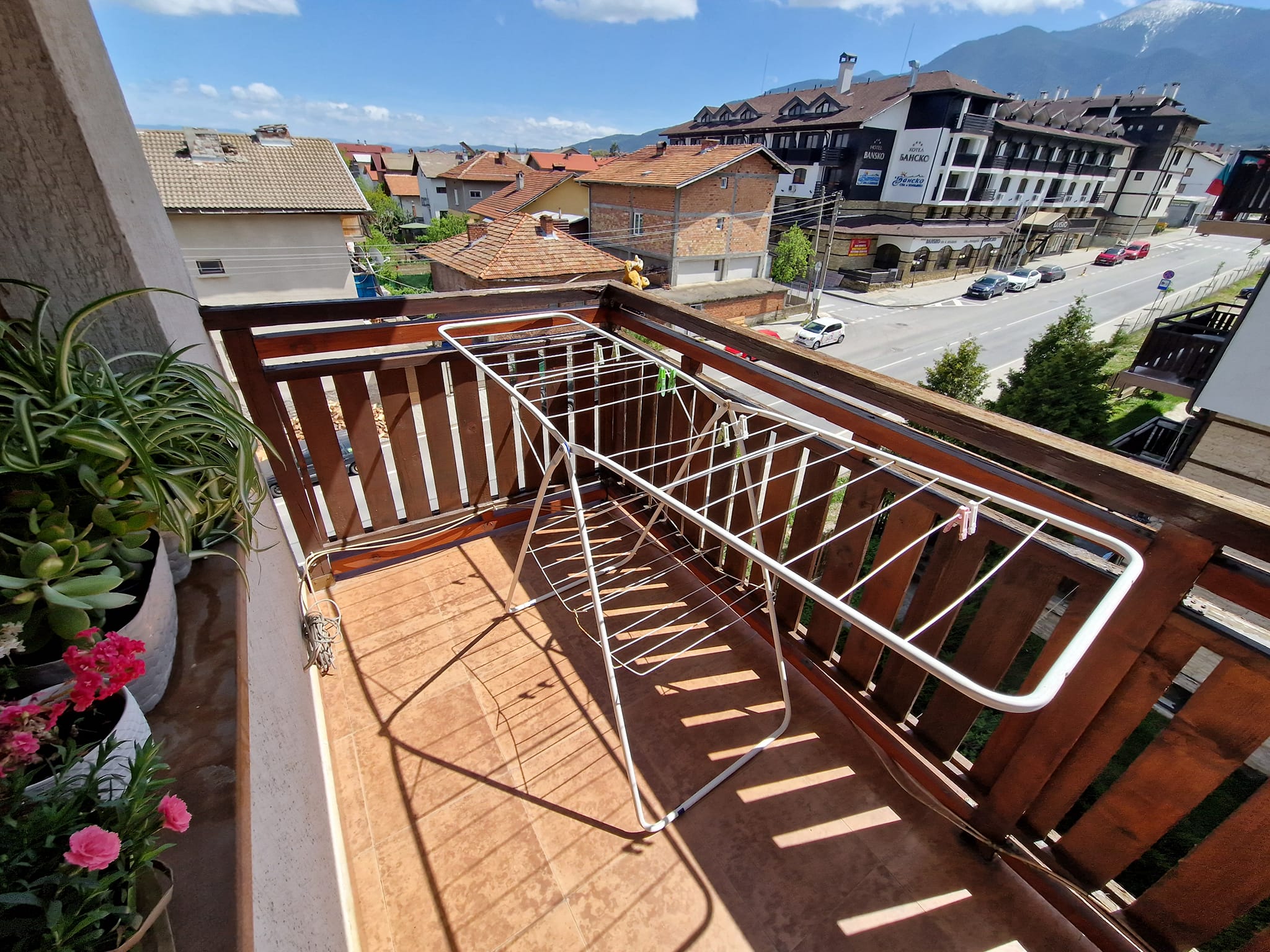 Просторно обзаведено студио с южна тераса за продажба в Банско