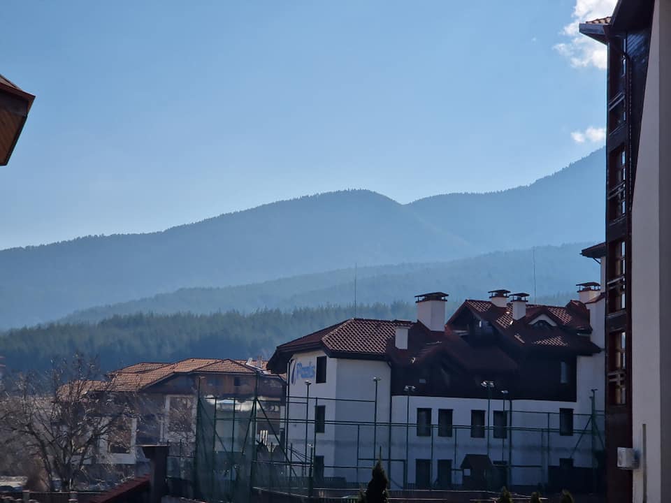 Изгодно студио с източна тераса в сграда с ниска такса поддръжка за продажба в Банско