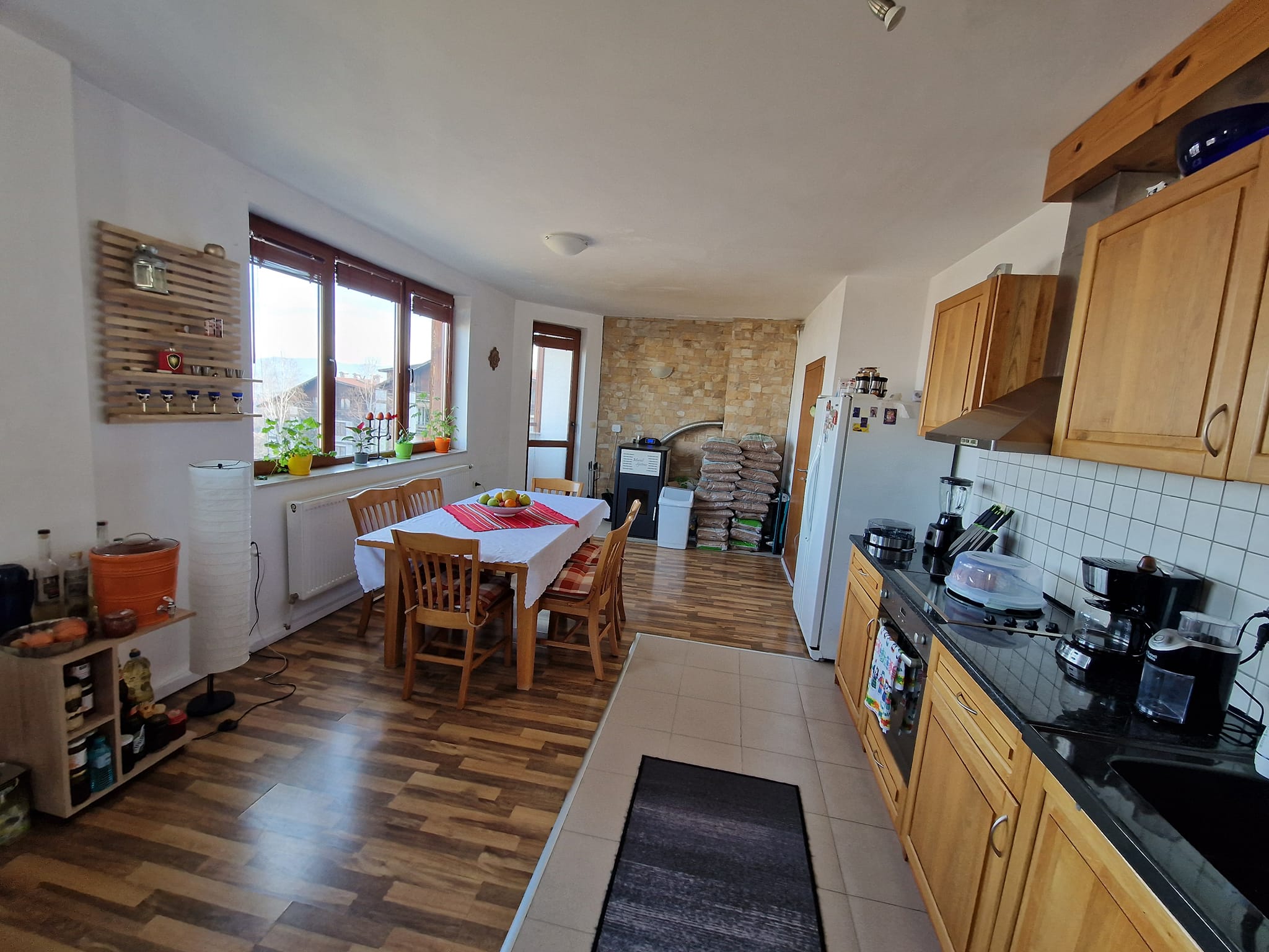 Уникален четиристаен апартамент със зашеметяваща гледка към три планини и град Банско