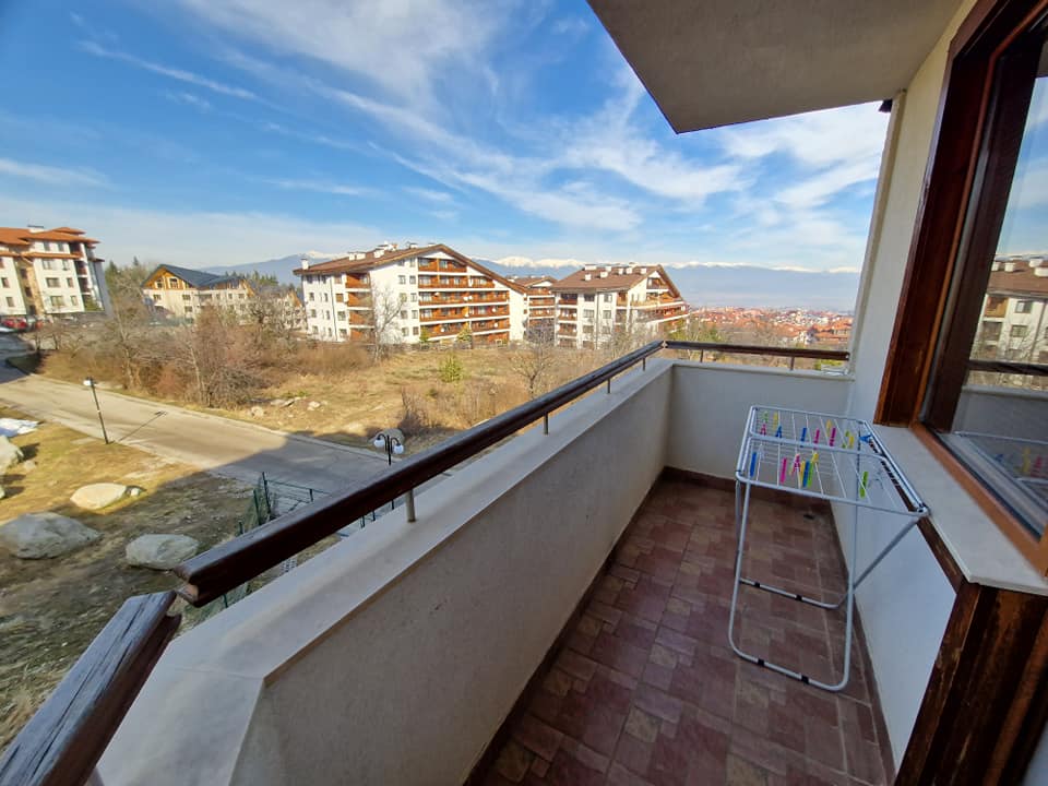 Уникален четиристаен апартамент със зашеметяваща гледка към три планини и град Банско