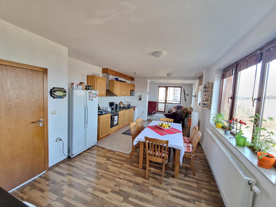 Уникален четиристаен апартамент със зашеметяваща гледка към три планини и град Банско