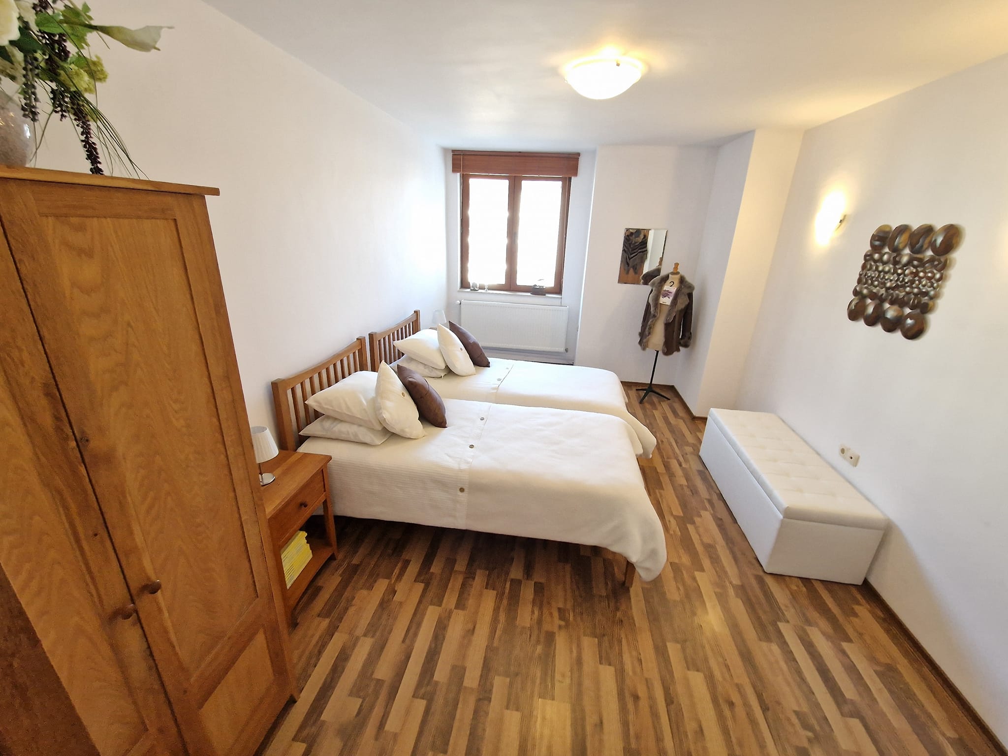 Уникален четиристаен апартамент със зашеметяваща гледка към три планини и град Банско