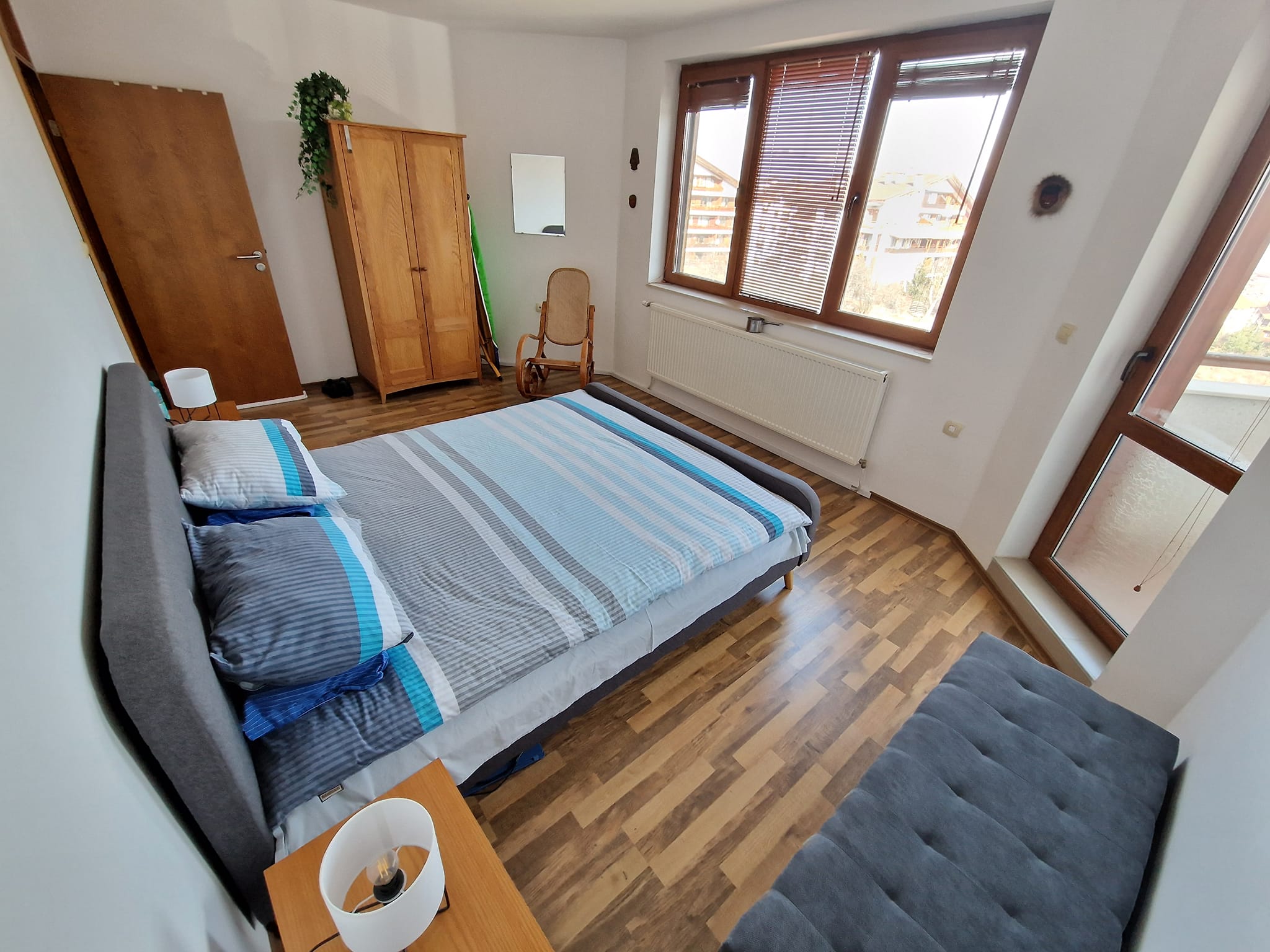 Уникален четиристаен апартамент със зашеметяваща гледка към три планини и град Банско