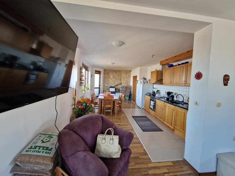 Уникален четиристаен апартамент със зашеметяваща гледка към три планини и град Банско