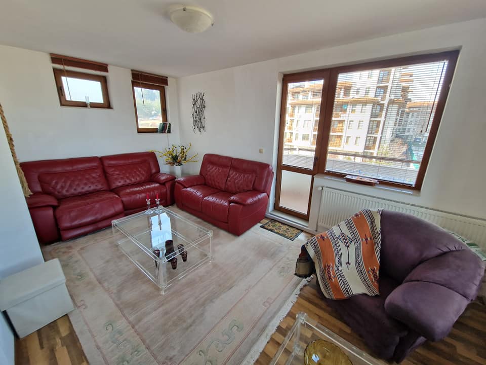 Уникален четиристаен апартамент със зашеметяваща гледка към три планини и град Банско